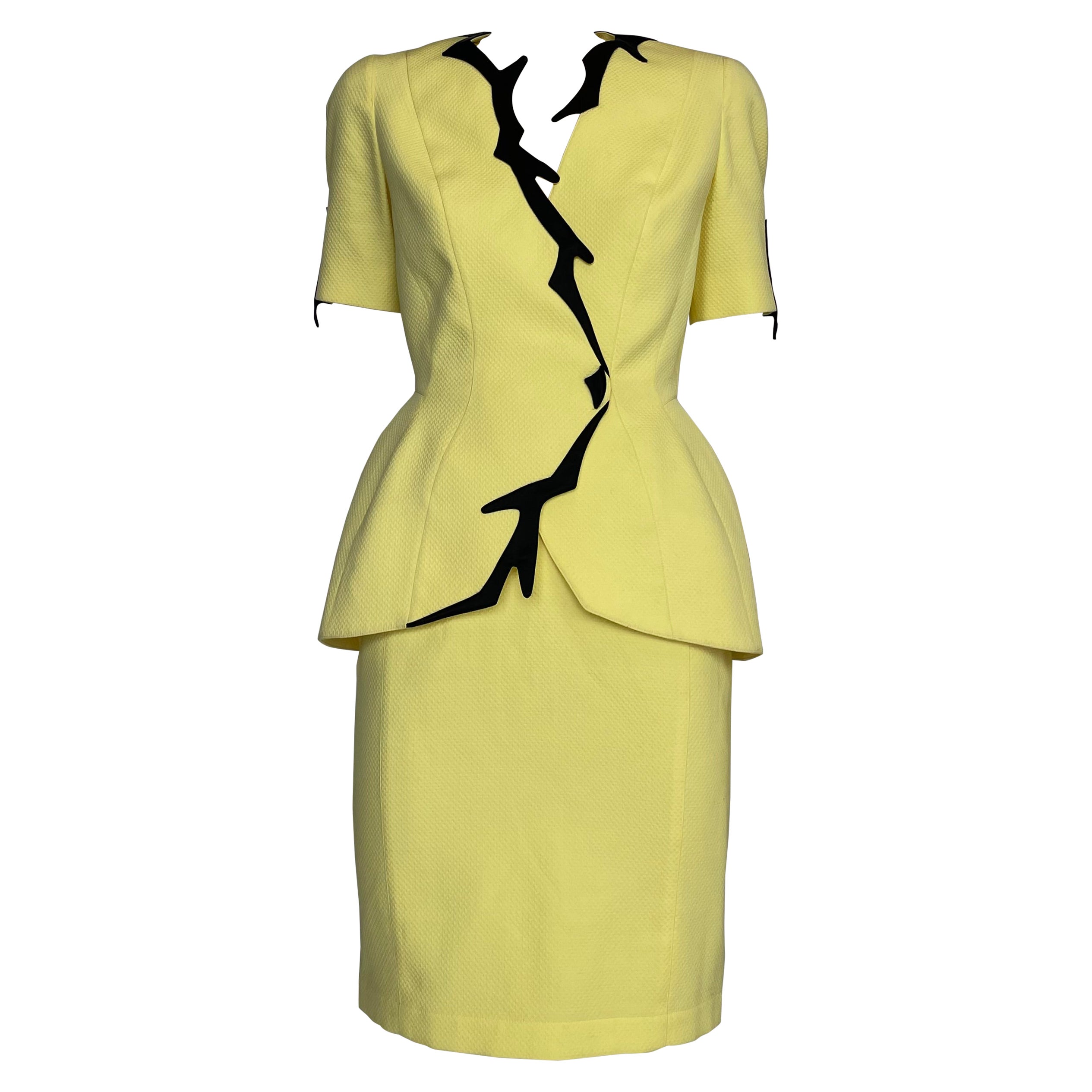 Tailleur jupe à bordure sculptée Thierry Mugler, collection Cruise 1998
