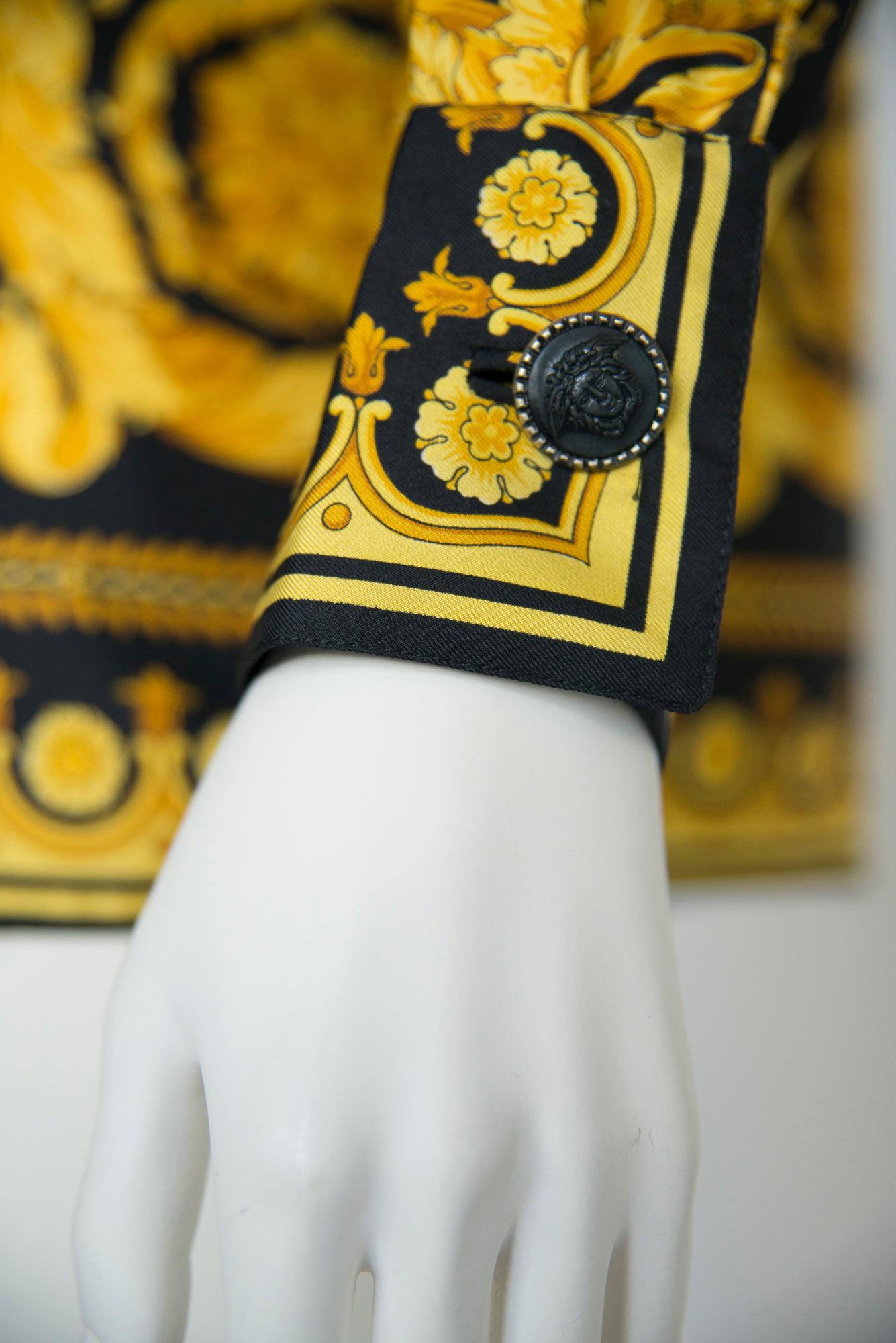 Versace Blouse chemise documentée en sergé de soie à imprimé baroque, automne-hiver 1991 en vente 8