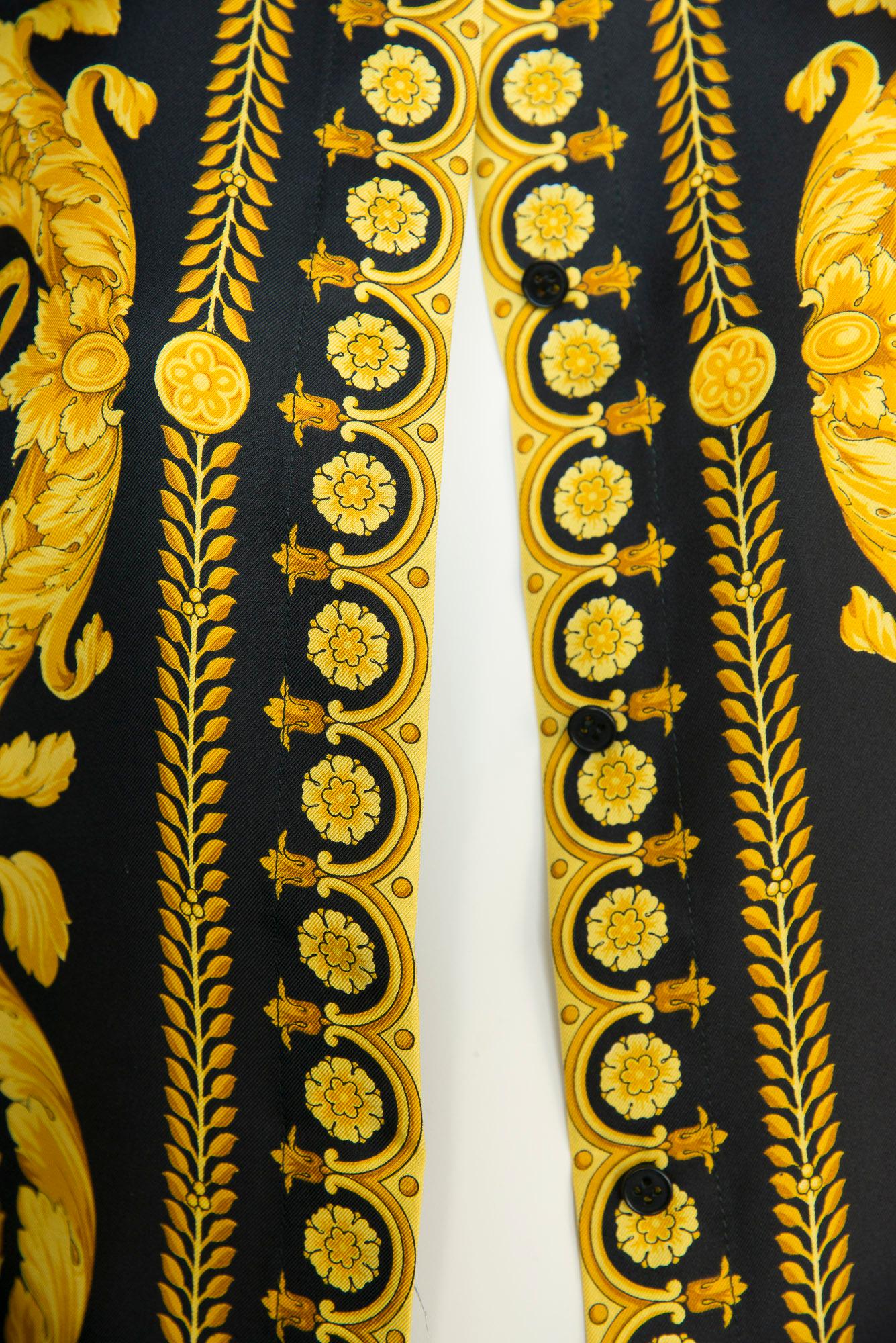 Versace Blouse chemise documentée en sergé de soie à imprimé baroque, automne-hiver 1991 en vente 5