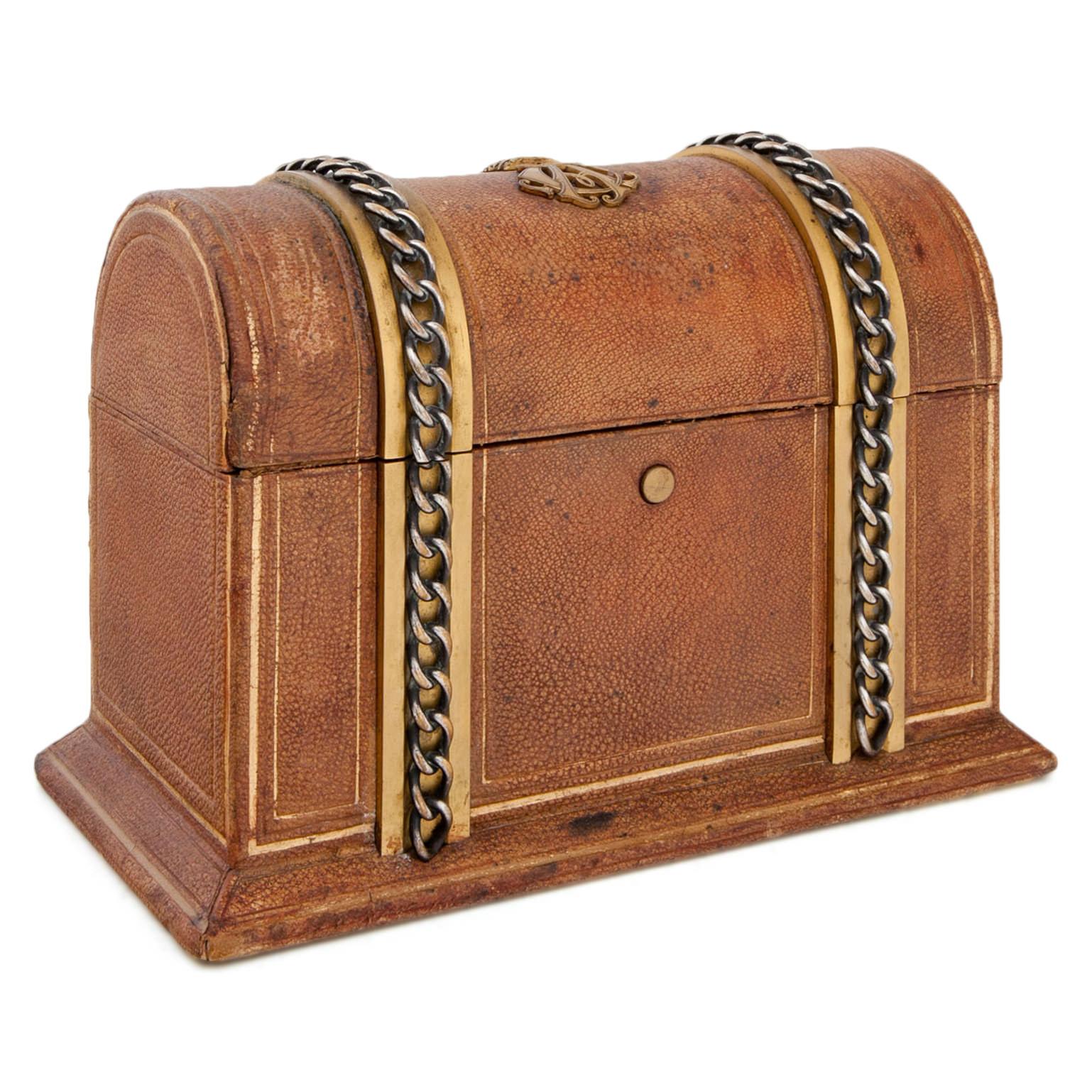Small chest with leather cover and chain décor as well as a fitting writing case with blotting paper monogrammed CA with crown. 

Dimensions in cm (H x W x D):
Book: 29 x 23.5 x 2
Chest: 17.5 x 24 x 13