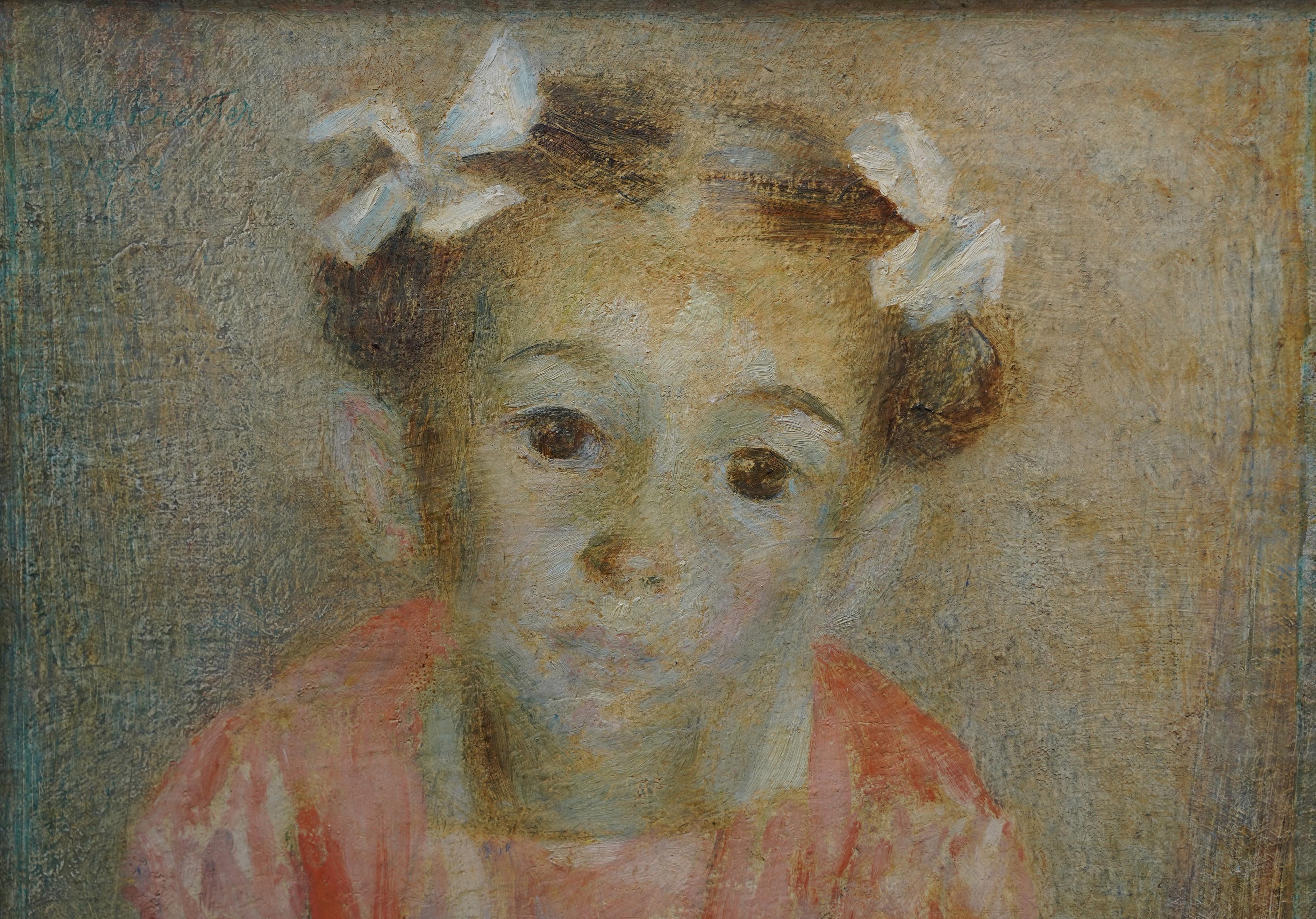 Ce charmant portrait à l'huile britannique est l'œuvre de l'artiste féminine Dod Procter. Elle a été peinte en 1949 et exposée à la Royal Academy de Londres la même année. Le tableau représente une petite fille en robe de soirée pêche, avec des