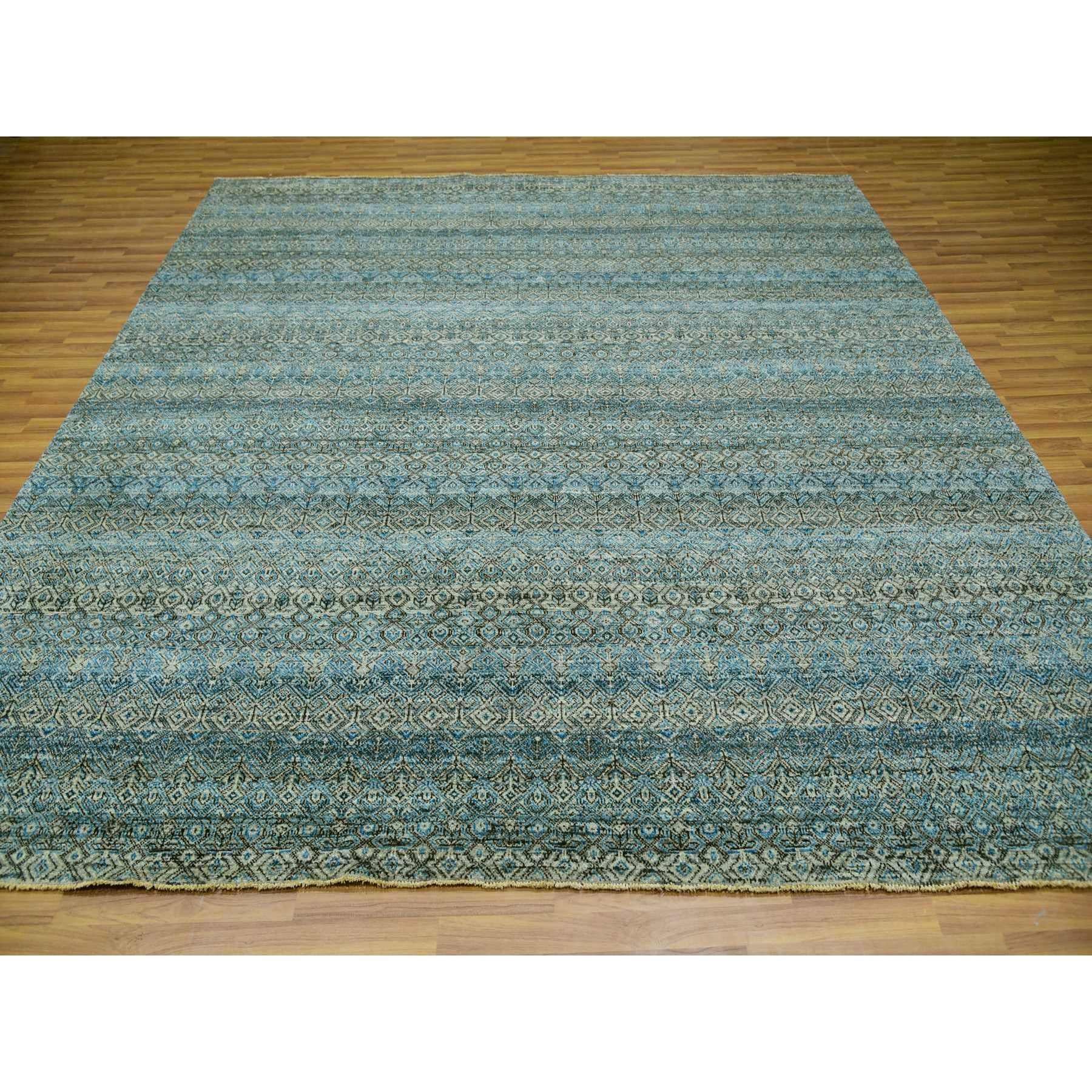 Ce fabuleux tapis noué à la main a été créé et conçu pour une résistance et une durabilité accrues. Ce tapis a été fabriqué à la main pendant des semaines selon la méthode traditionnelle qui est utilisée pour faire des
Taille exacte du tapis en