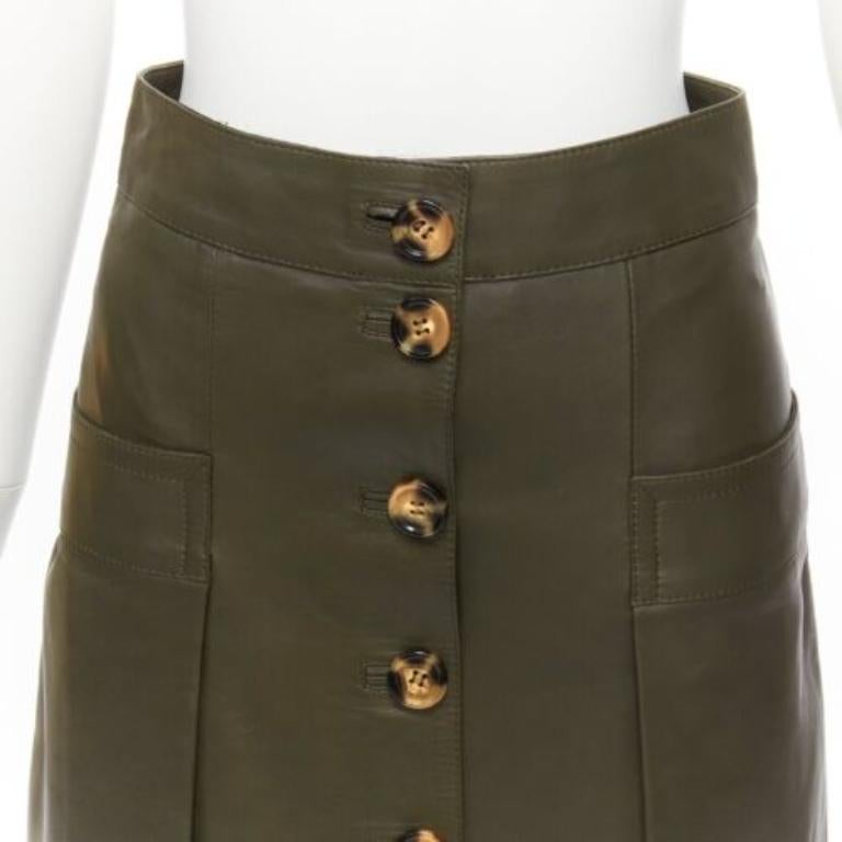 DODO BAR OR gonna a pieghe con bottoni a conchiglia in vera pelle verde scuro IT40
Riferimento: SNKO/A00414
Marchio: Dodo Bar Or
Materiale: Pelle
Colore: verde
Modello: Tinta unita
Chiusura: bottone
Fodera: Tessuto Greene & Greene
Prodotto in: