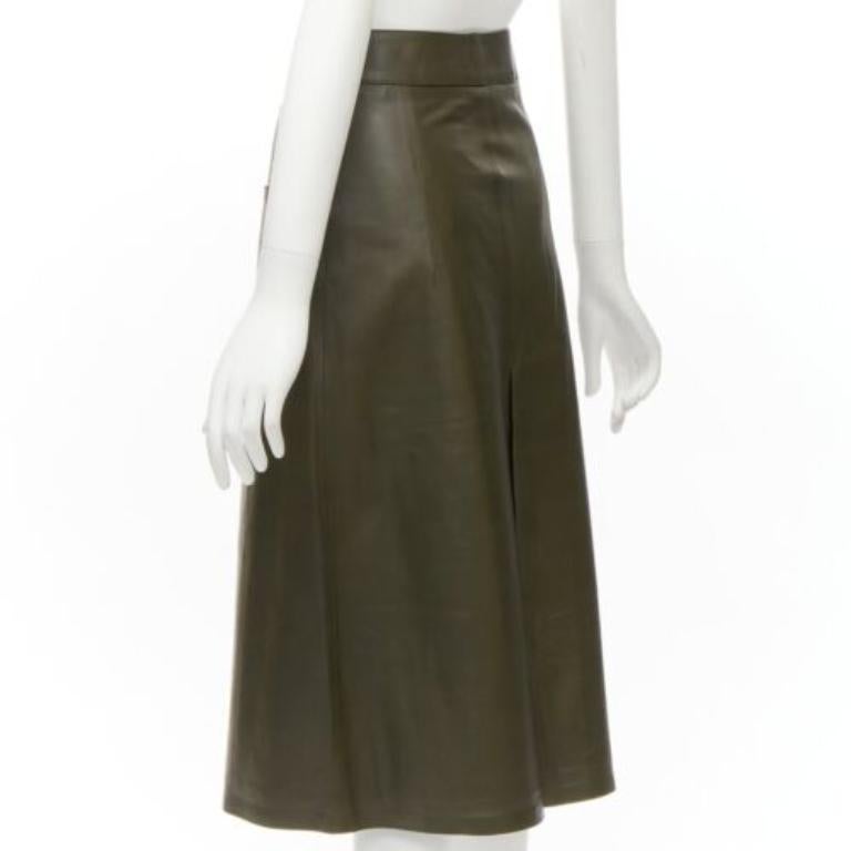 DODO BAR OR gonna a pieghe con bottoni a conchiglia in vera pelle verde scuro IT40 in vendita 1