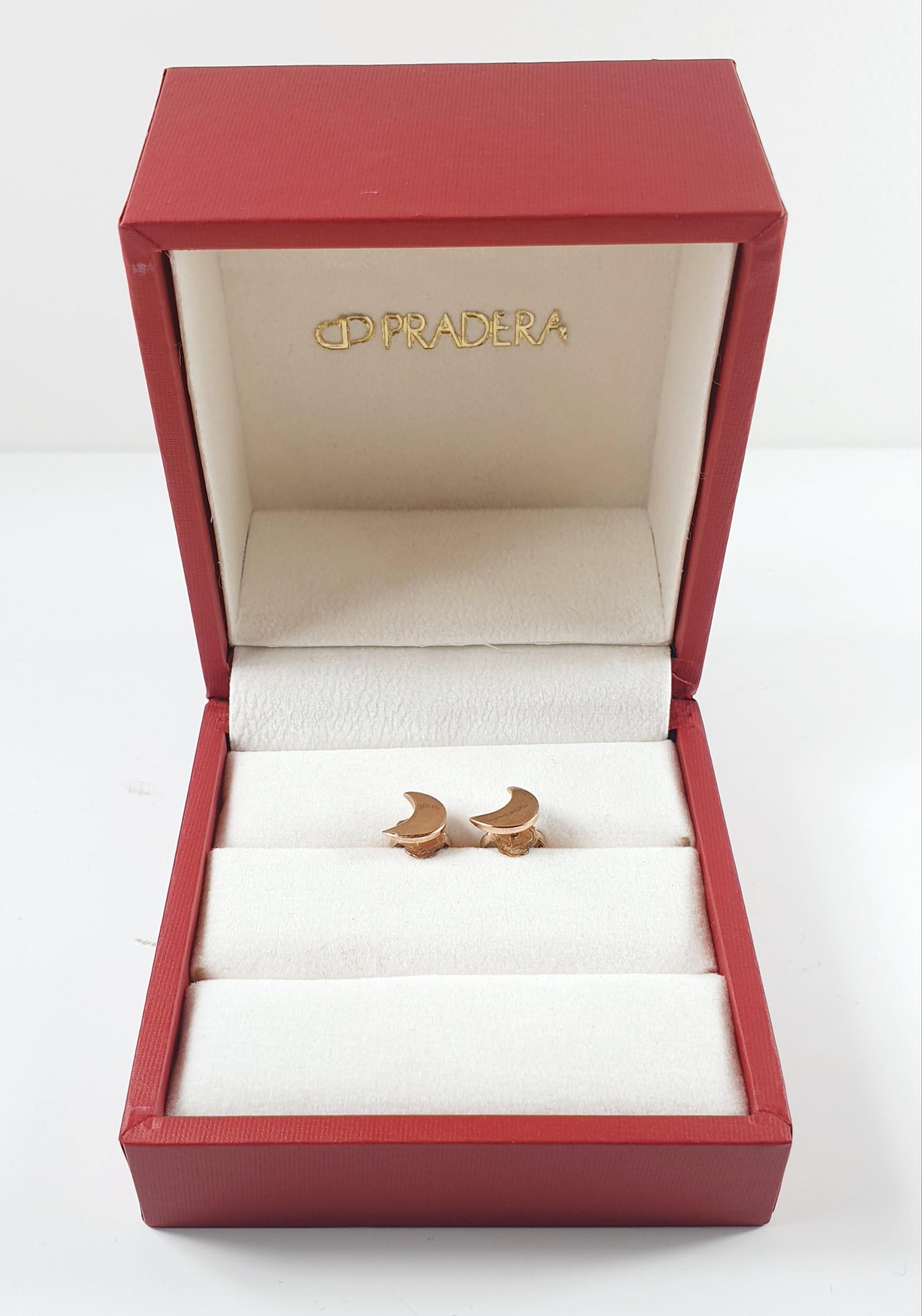 Contemporary Dodo by Pomellato 9k Gold Half Moon Earrings with Dodo Closure For Sale