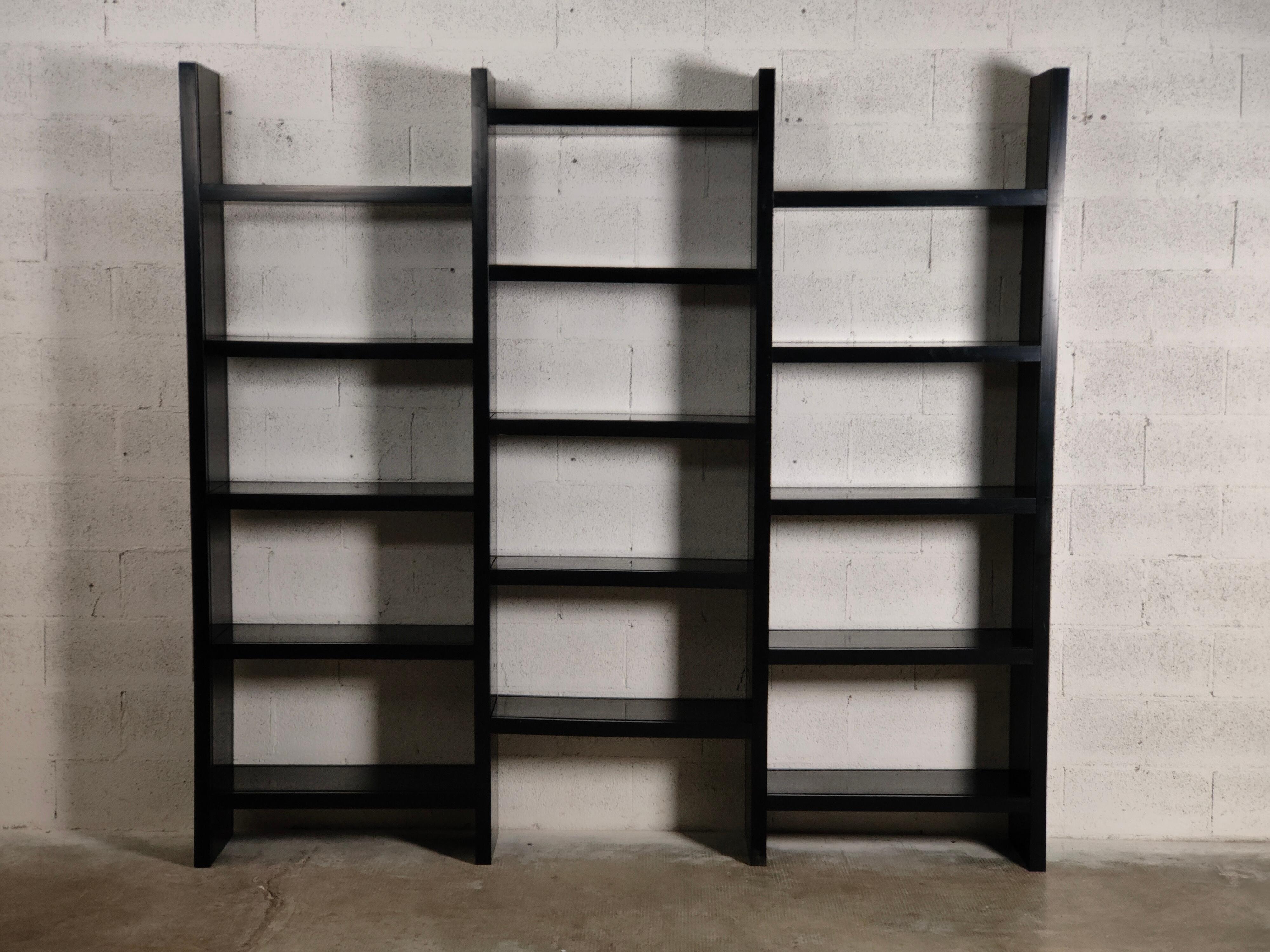 Modular bookcase with adjustable shelves. Plastic material.
The legendary Italian company Artemide was founded in the province of Milan in 1959 by the designer and engineer Ernesto Gismondi, born in Sanremo in 1931, and by the designer Sergio Mazza,