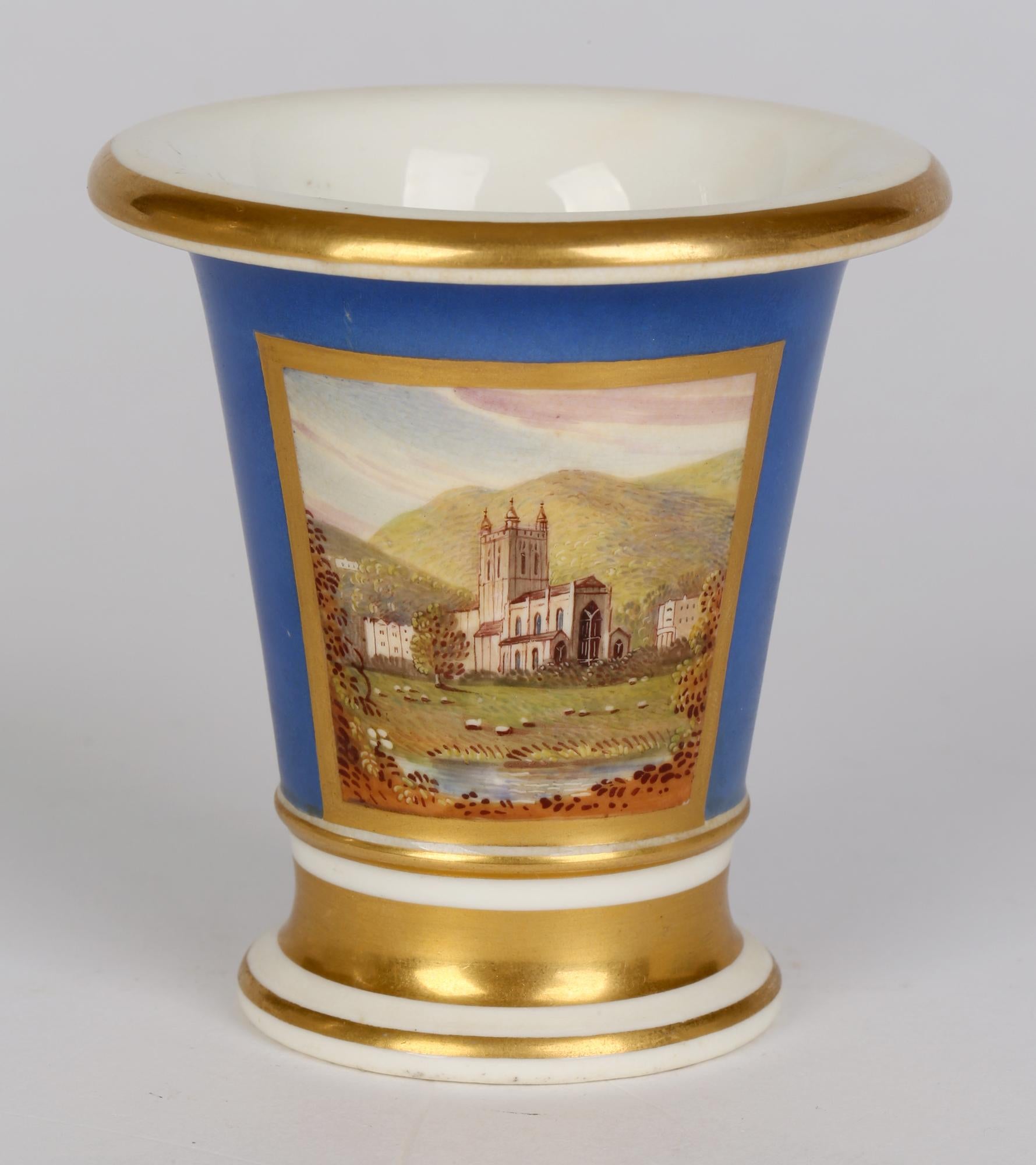 Doe & Rogers Worcester Malvern Priory Handbemalte Porzellanvase mit Sprungmuster (Frühes 19. Jahrhundert) im Angebot