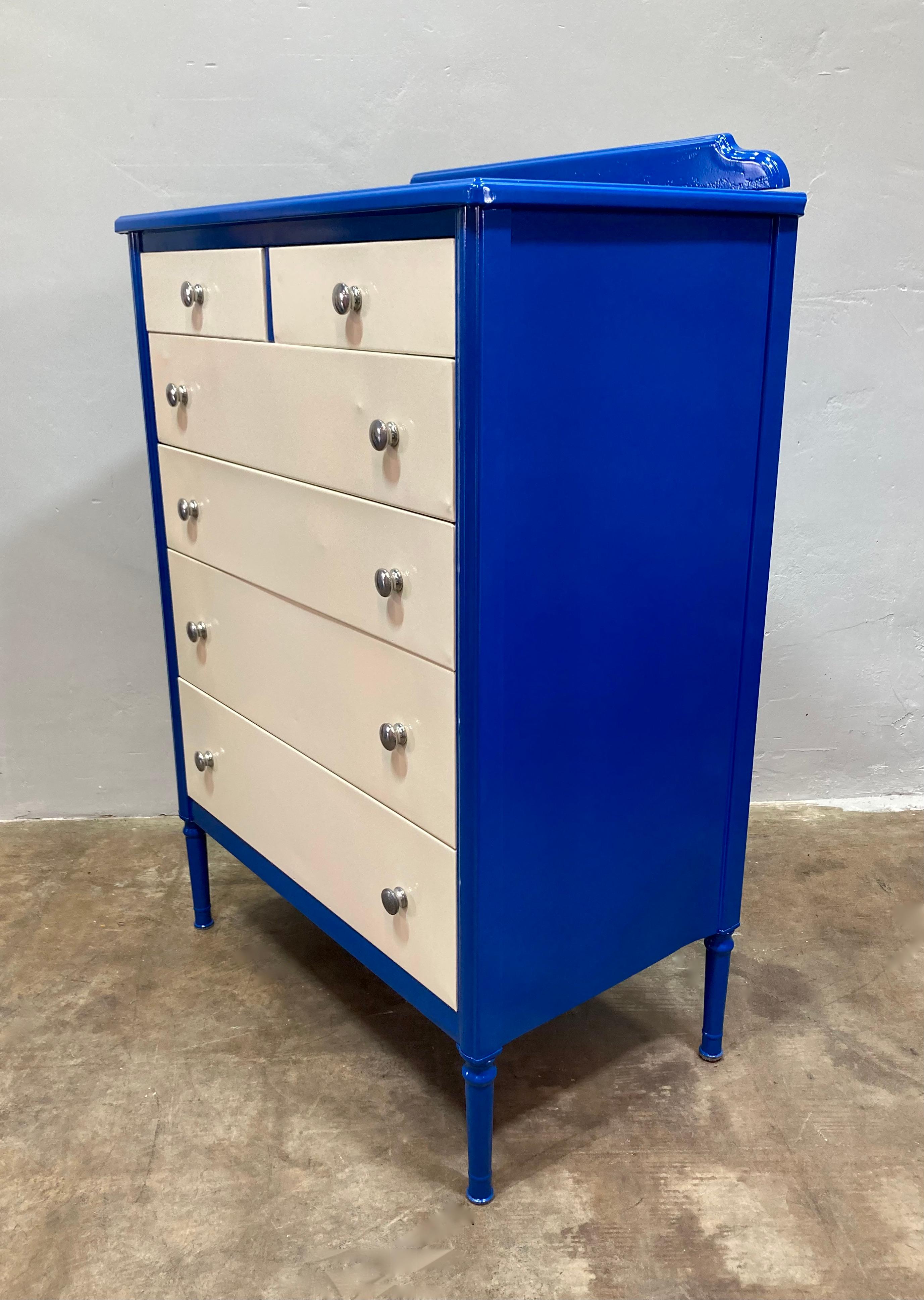 Cómoda de acero Doehler 1920-30 - Repintada en crema y azul Estadounidense en venta
