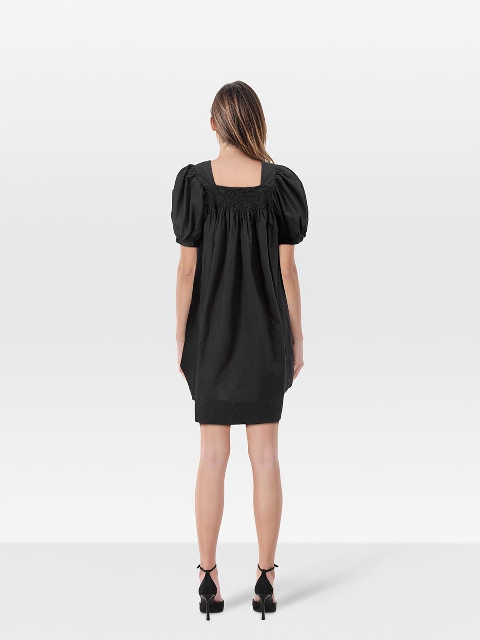 CONDITION is Very Good. Hardly any visible wear to dress is evident on this used DÔEN designer resale item.
 
 Details
 
 
 Black
 
 Cotton
 
 Dress
 
 Mini
 
 Short sleeves
 
 Square neck
 
 Elasticated
 
 Loose fit
 
 
 
 Made in India
 

