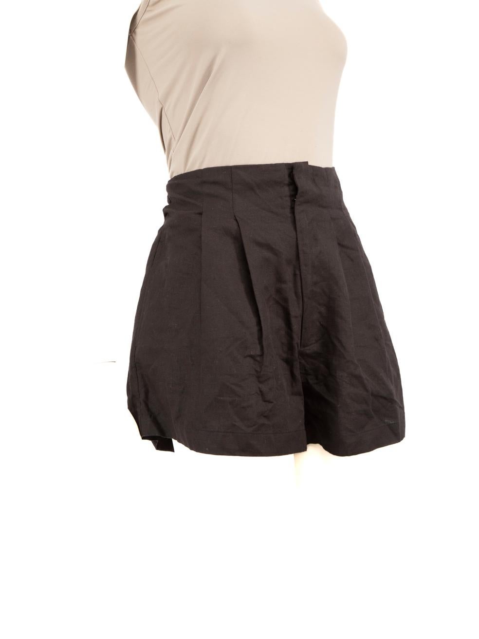 CONDITION is Never worn, with tags. No visible wear to the shorts is evident on this new DÔEN designer resale item.
 
 Details
 Black
 Linen
 Shorts
 Pleated
 2x Side pockets
 Fly zip and button fastening
 
 
 Made in India
 
 Composition
 52%