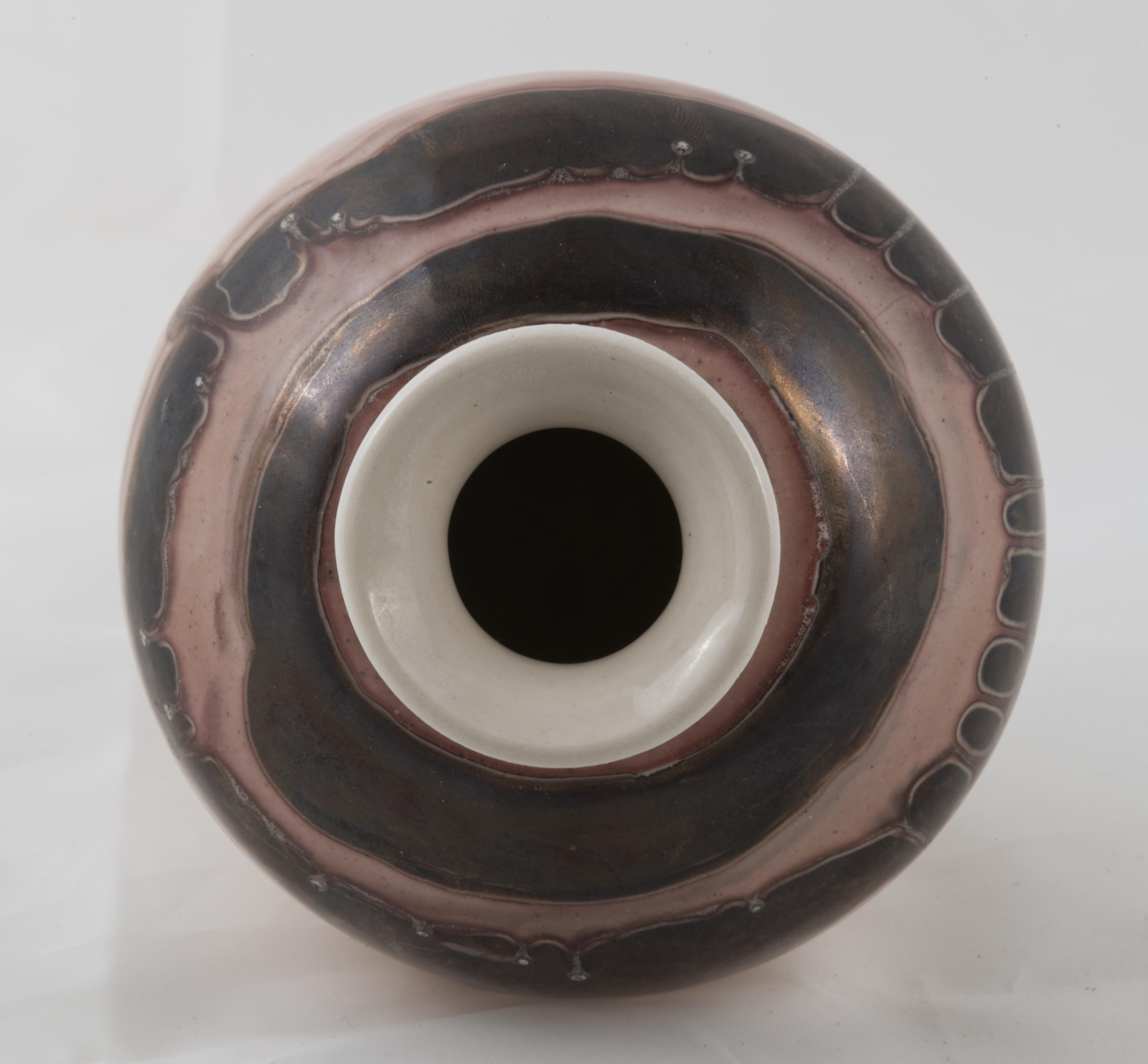 Doezema Bud Vase, American Studio Art Pottery, 1970s In Good Condition For Sale In Clifton Springs, NY
