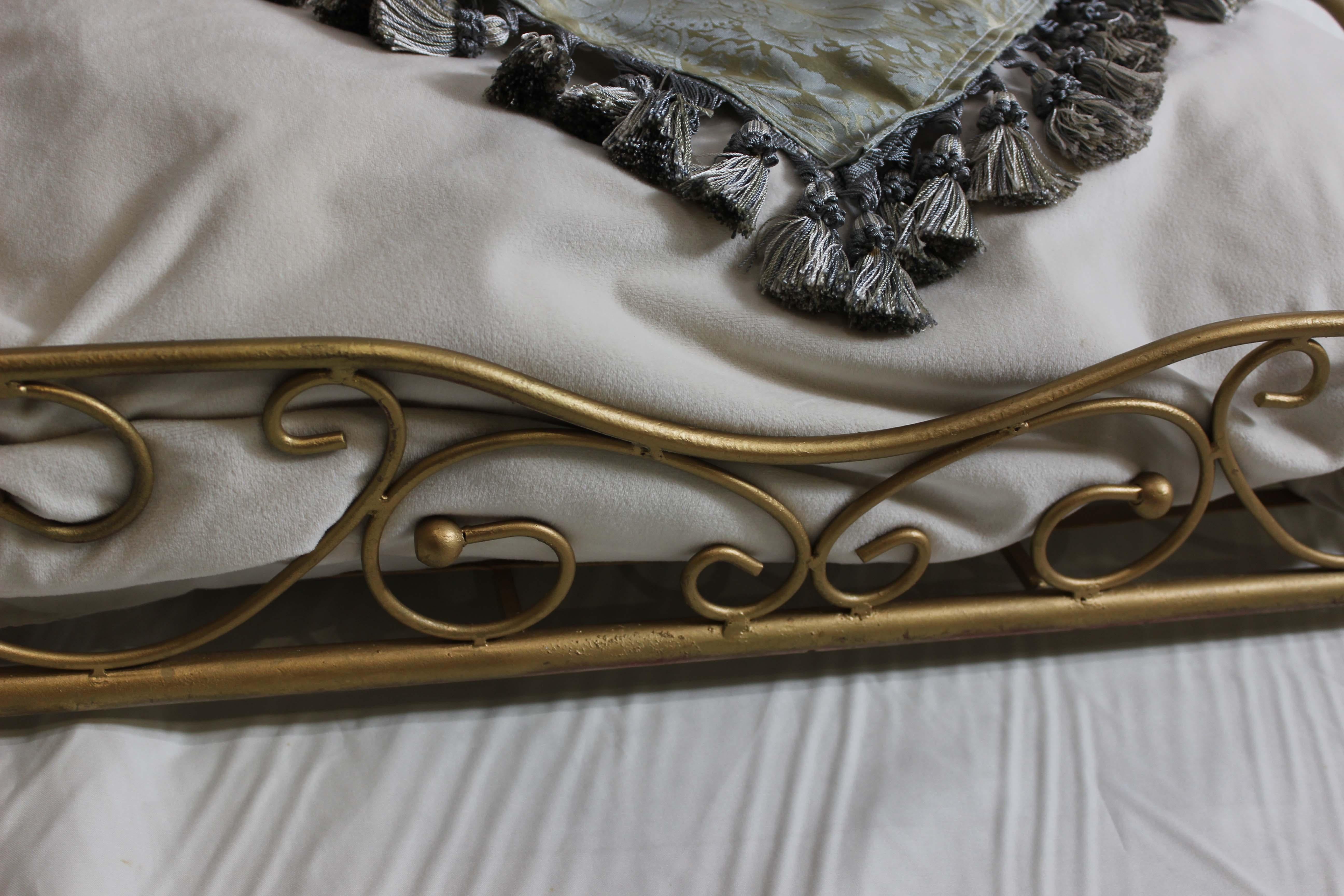 Dog bed, gilt wrought iron, including pillow in envelope shape, with tassels.