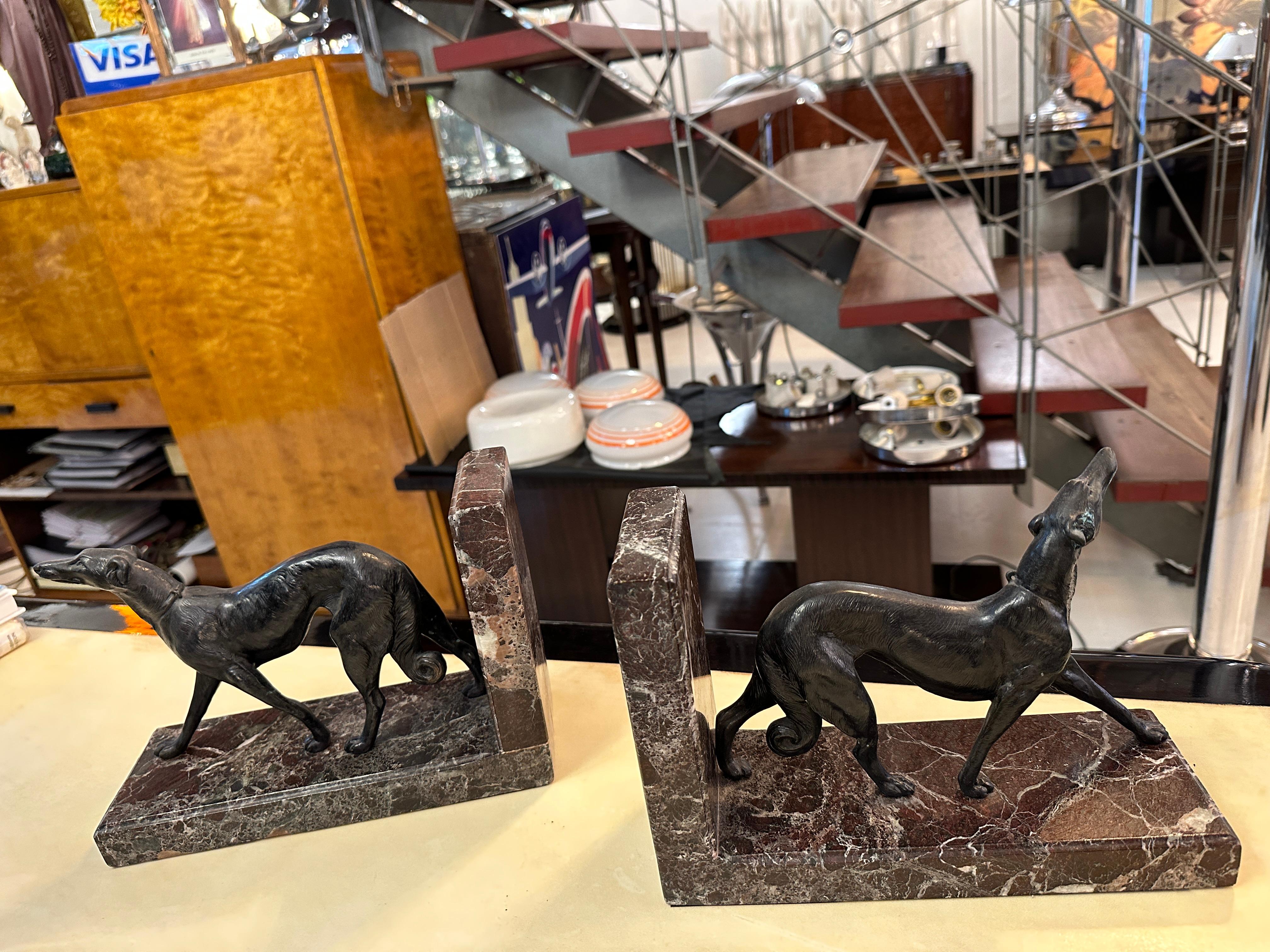 Dog Bookends in bronce and Marble For Sale 7