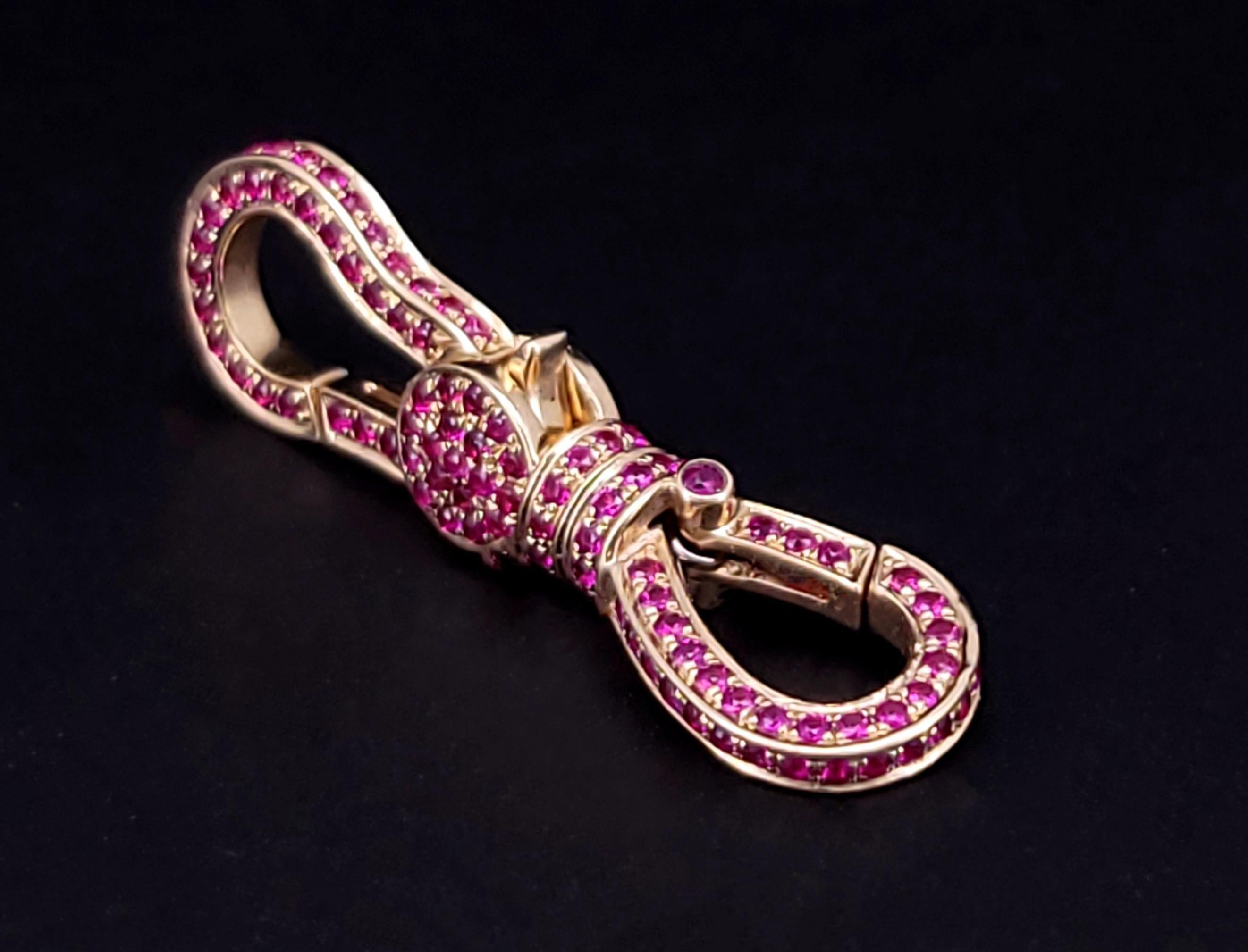 Clip pour chien Connecteur pivotant Rubis Excellent état - En vente à New York, NY
