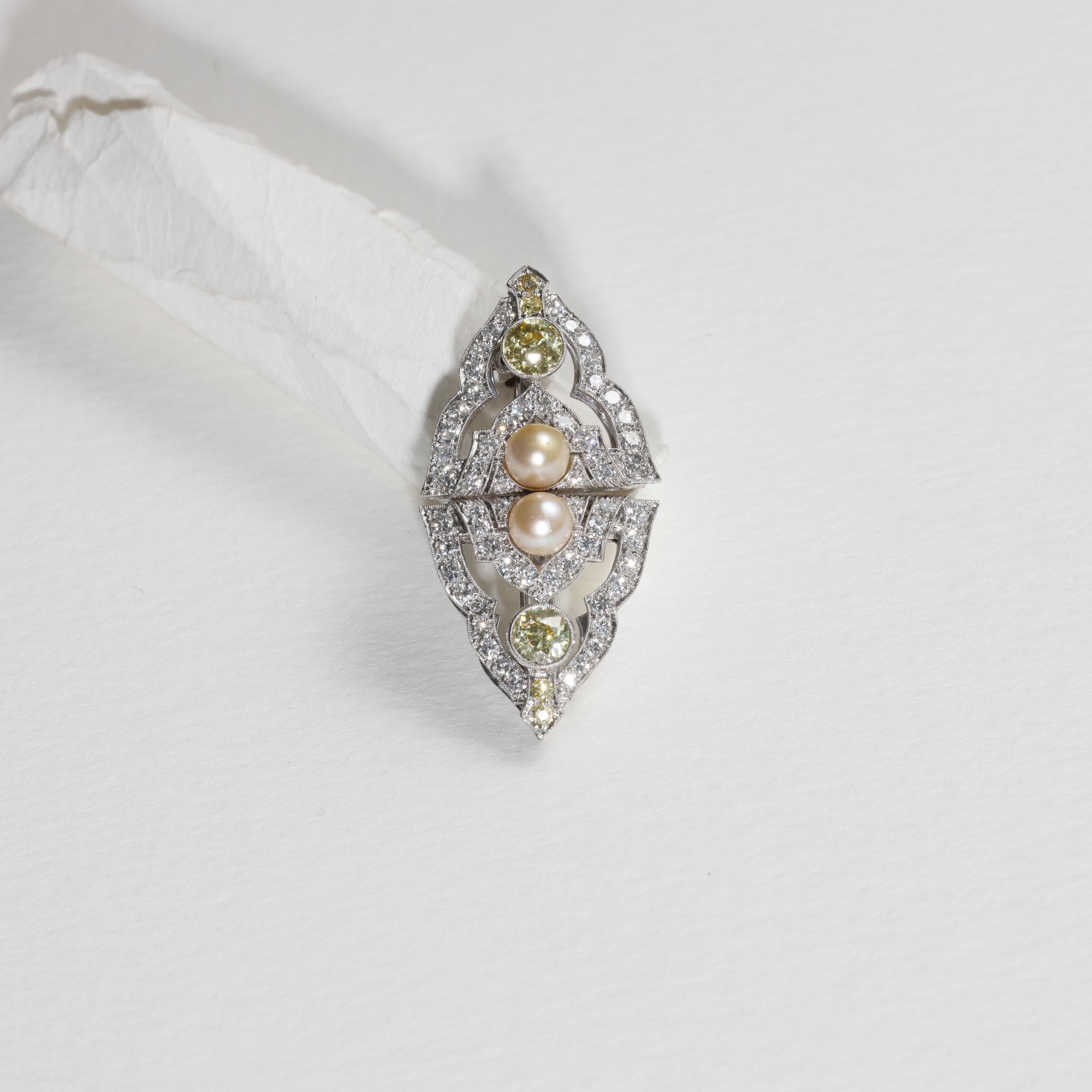 Broche Art Decó o Collar de Perro, Diamantes Amarillos y Perlas Naturales, Platino, GIA 6