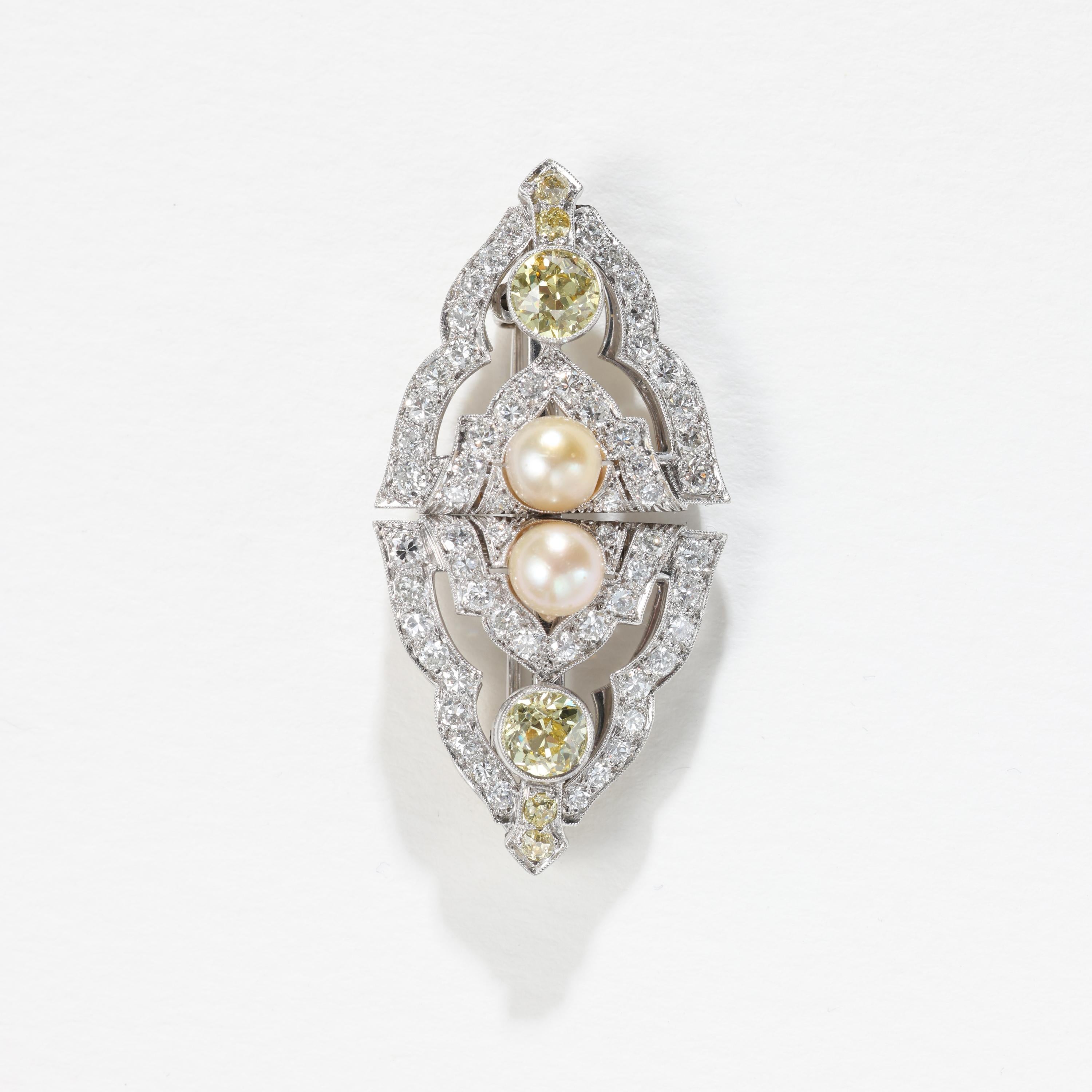 Broche Art Decó o Collar de Perro, Diamantes Amarillos y Perlas Naturales, Platino, GIA Talla antigua