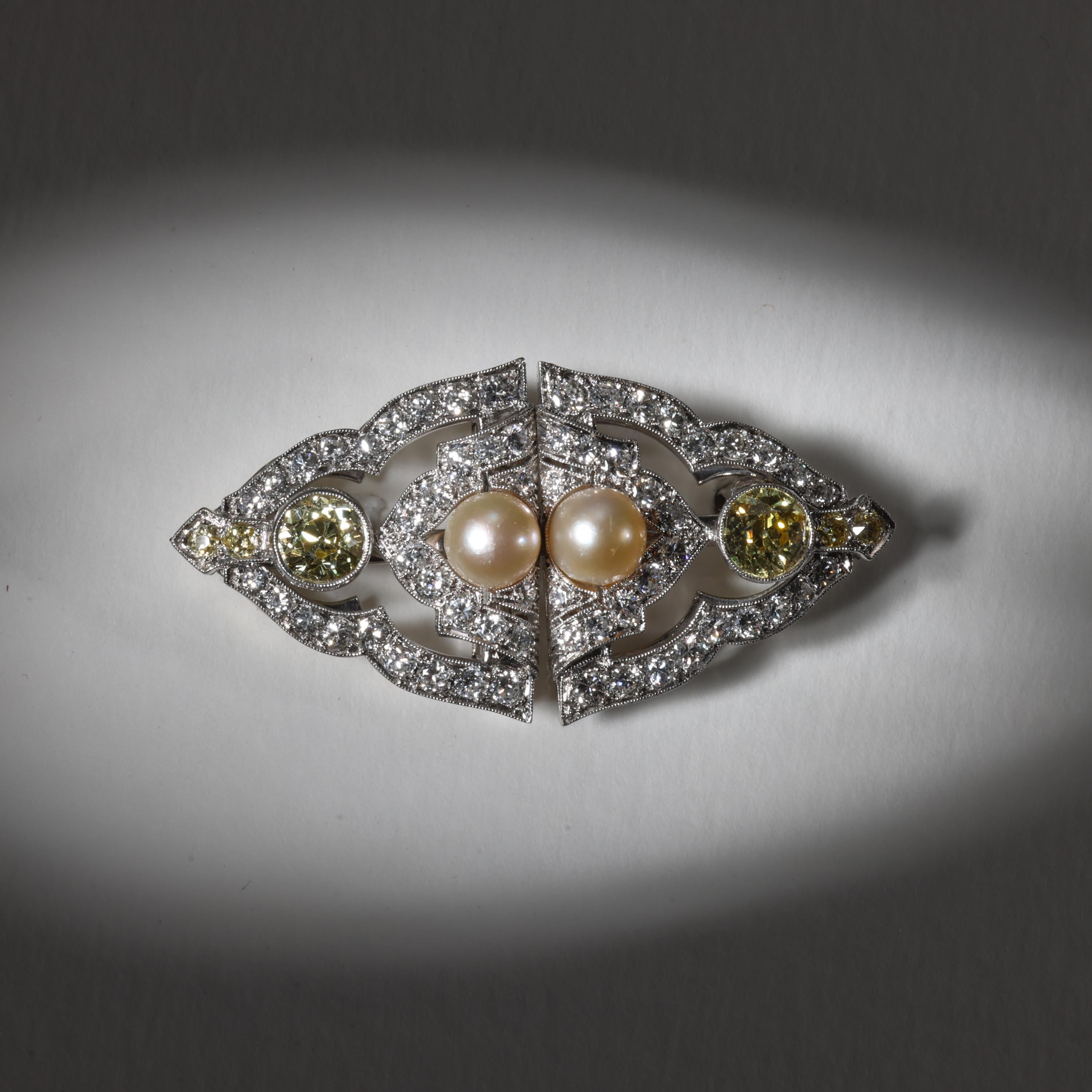 Broche Art Decó o Collar de Perro, Diamantes Amarillos y Perlas Naturales, Platino, GIA en Excelente Estado en Southbury, CT