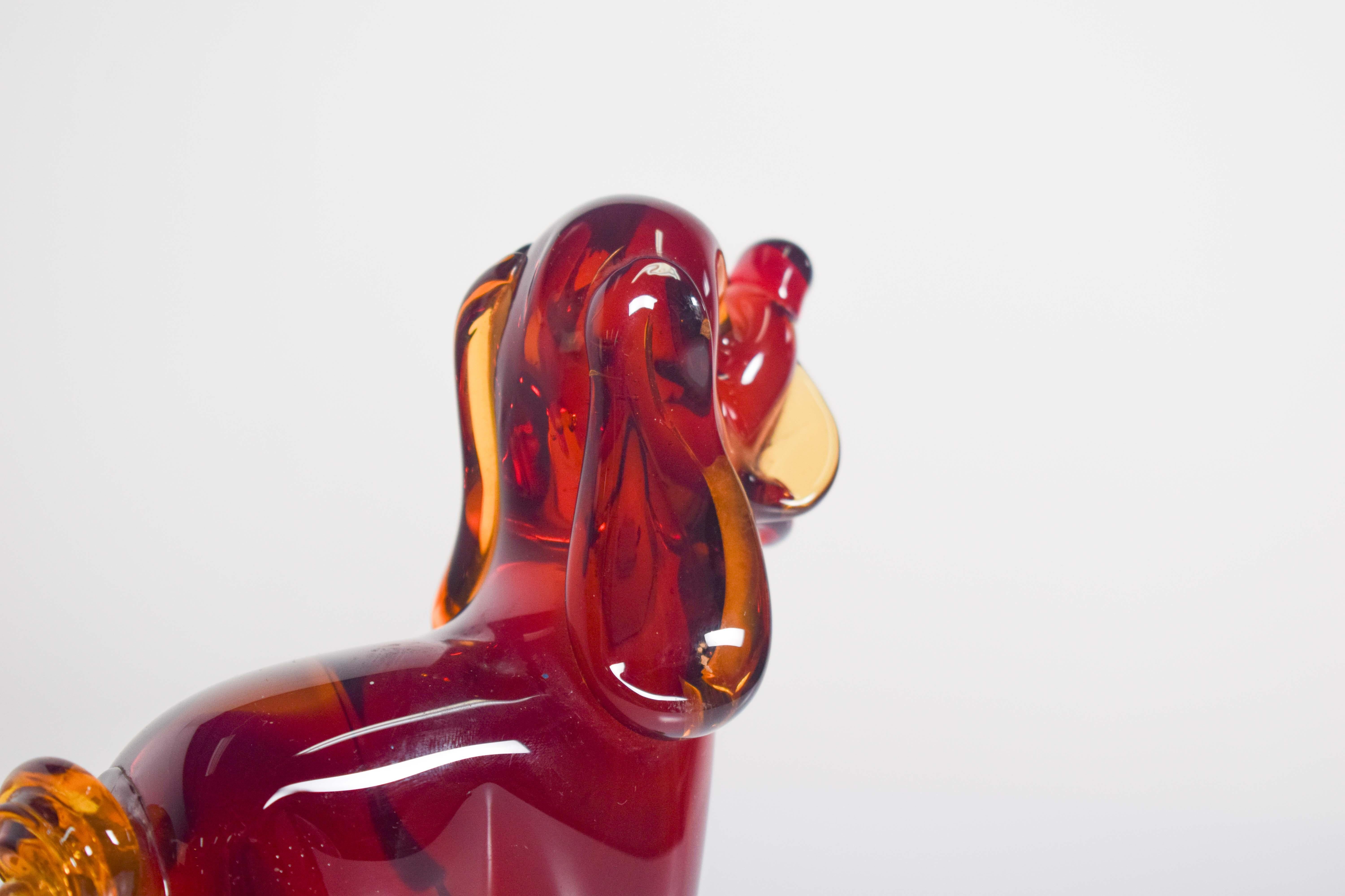 Figurina di cane realizzata in vetro vibrante rosso e arancione In condizioni buone in vendita a Lisboa, Lisboa
