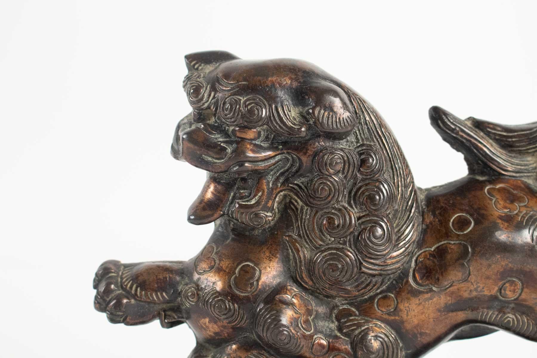 Dog Fô Current In Lacquered Bronze, China End Of The Eighteenth Century Or Early Nineteenth 
L: 25cm, h: 20cm, p: 9cm