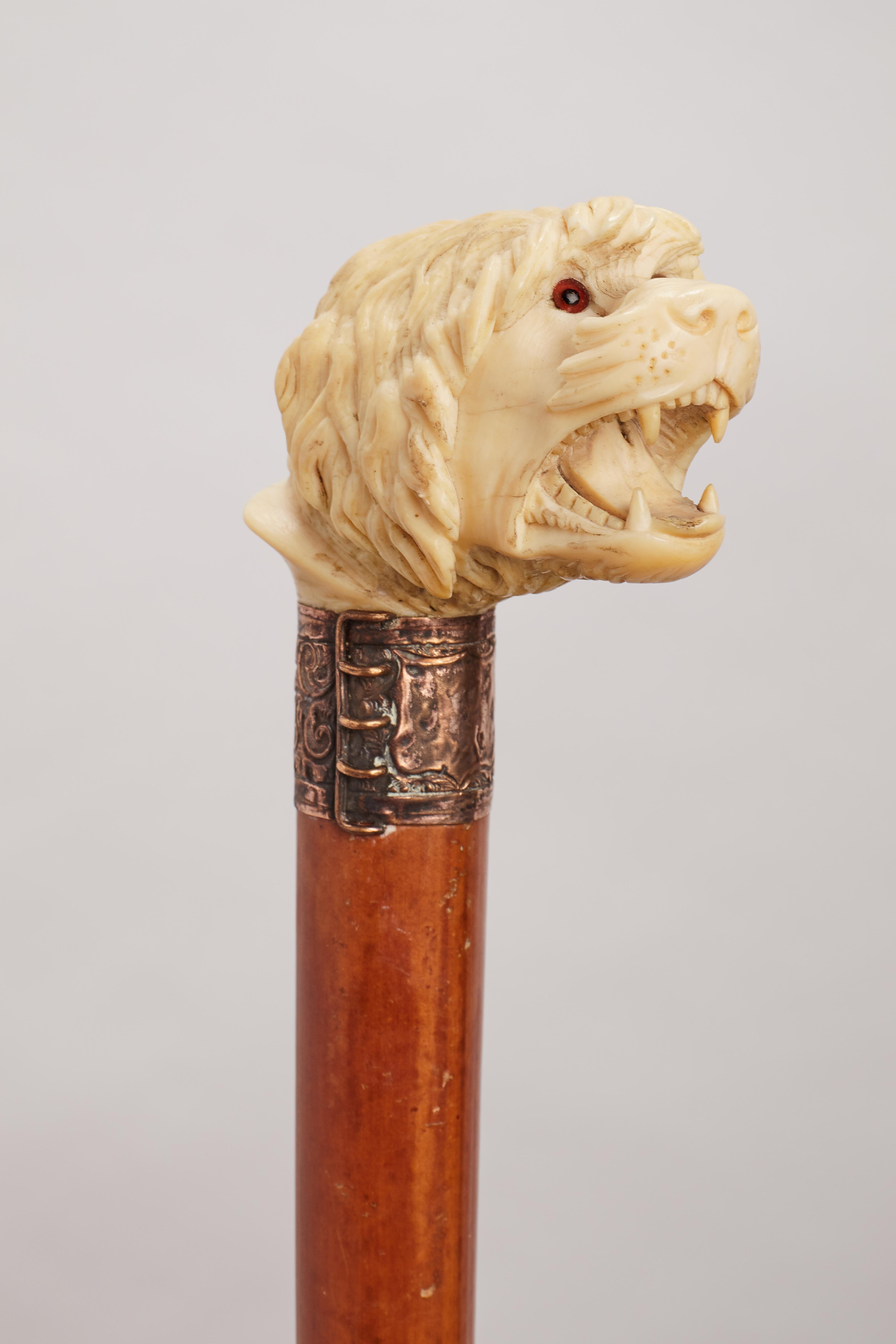 Hundehalsband mit elfenbeinfarbenem Henkel, England 1890.  (20. Jahrhundert) im Angebot
