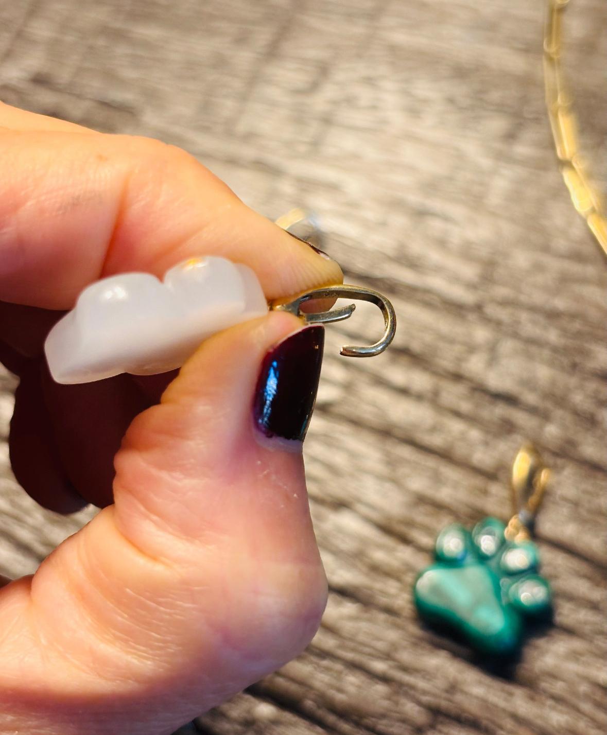 Pendentif patte de chien, pierre de lune avec diamants et or 14k Unisexe en vente