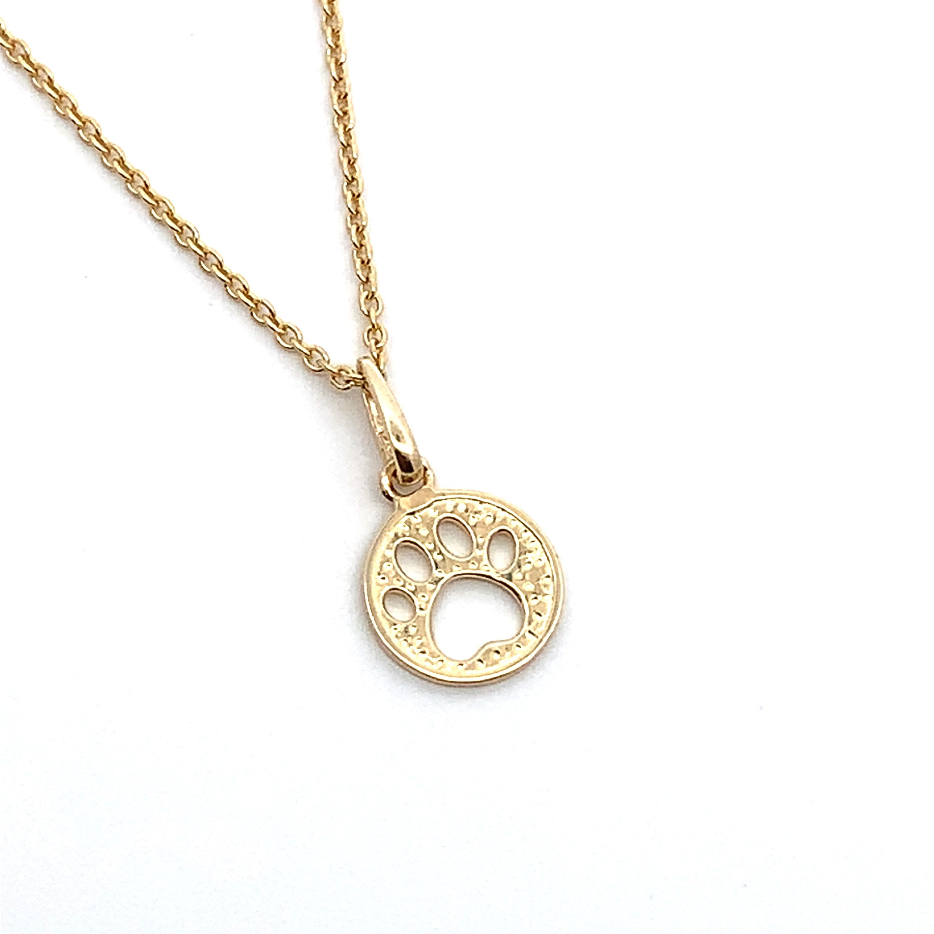 Dog paw pendant necklace yellow gold In New Condition For Sale In London, GB