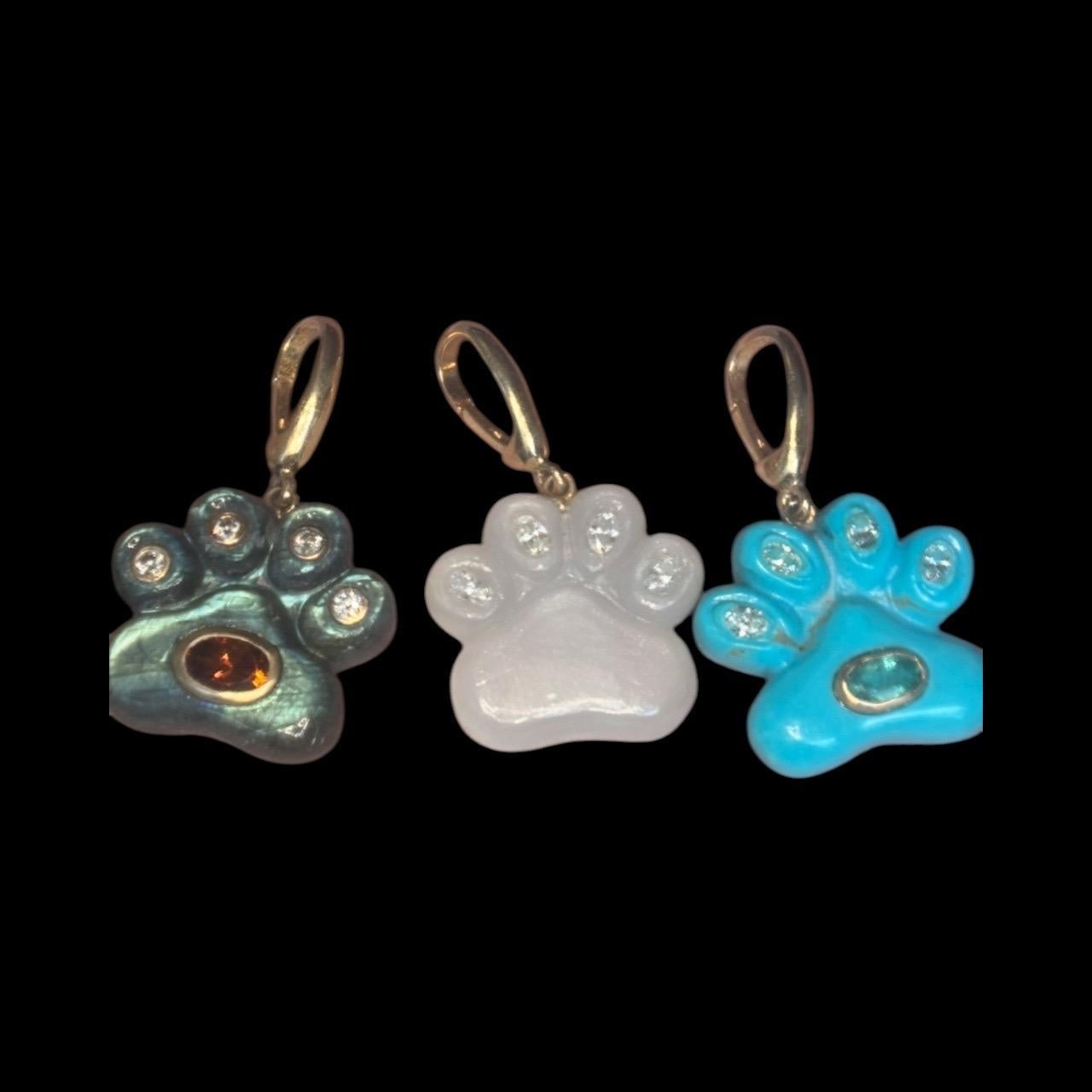 Pendentif patte de chien, turquoise avec diamants, émeraude et or 14k Neuf - En vente à New York, NY