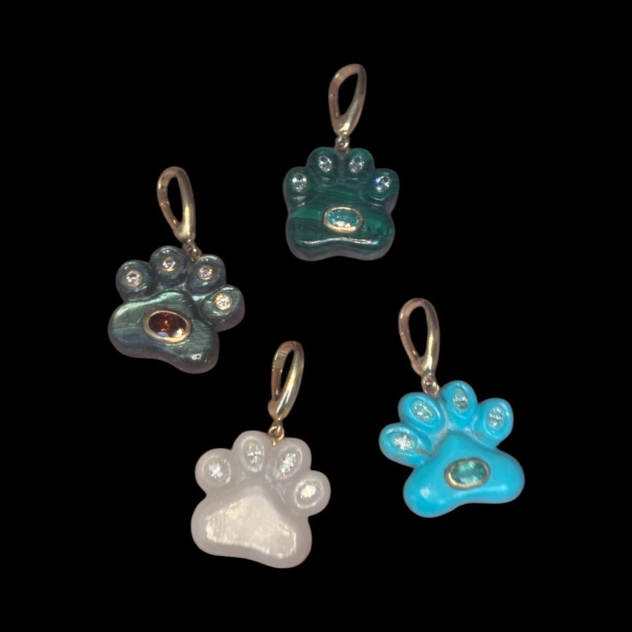 Pendentif patte de chien, turquoise avec diamants, émeraude et or 14k en vente 2