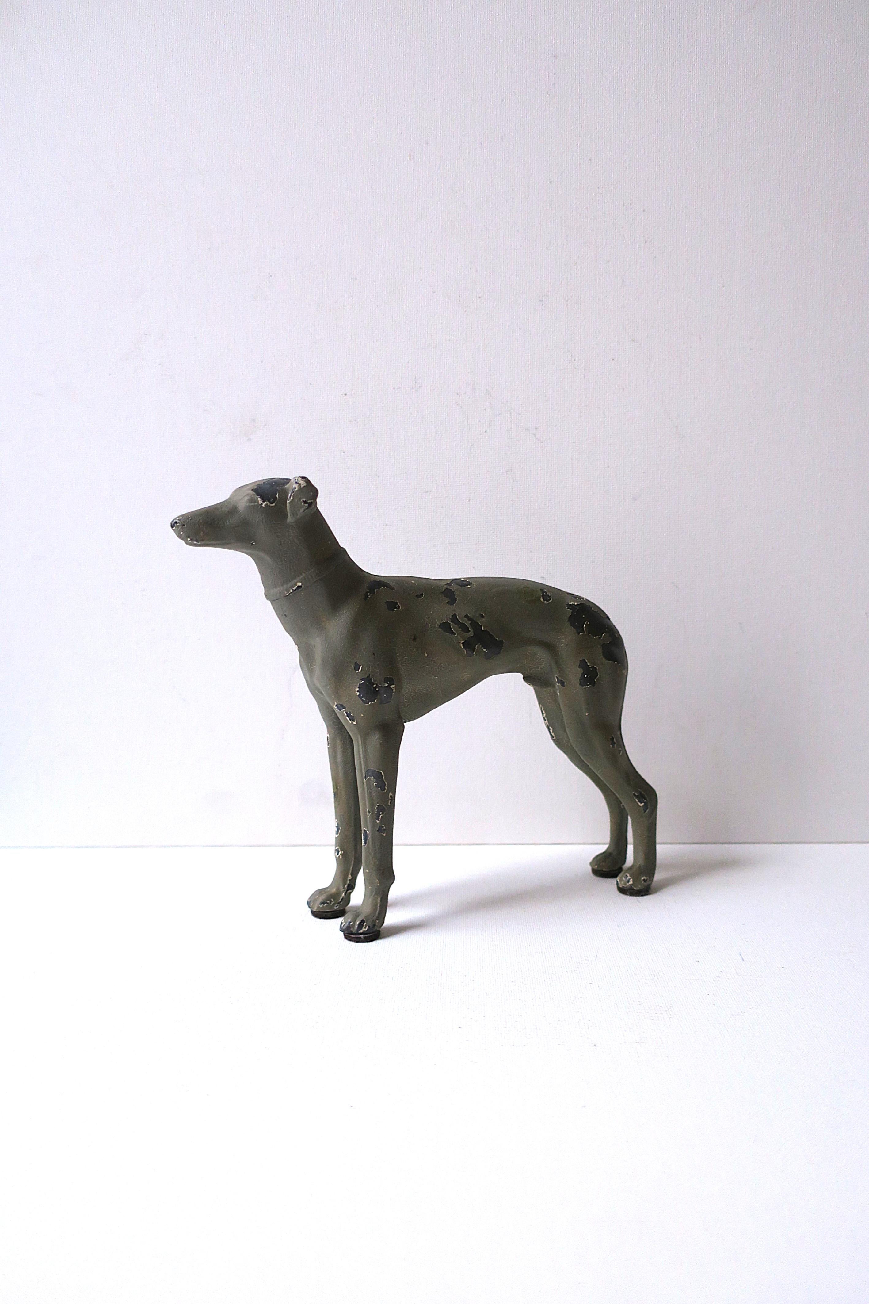 Moulage Sculpture décorative de chien style Art déco en vente