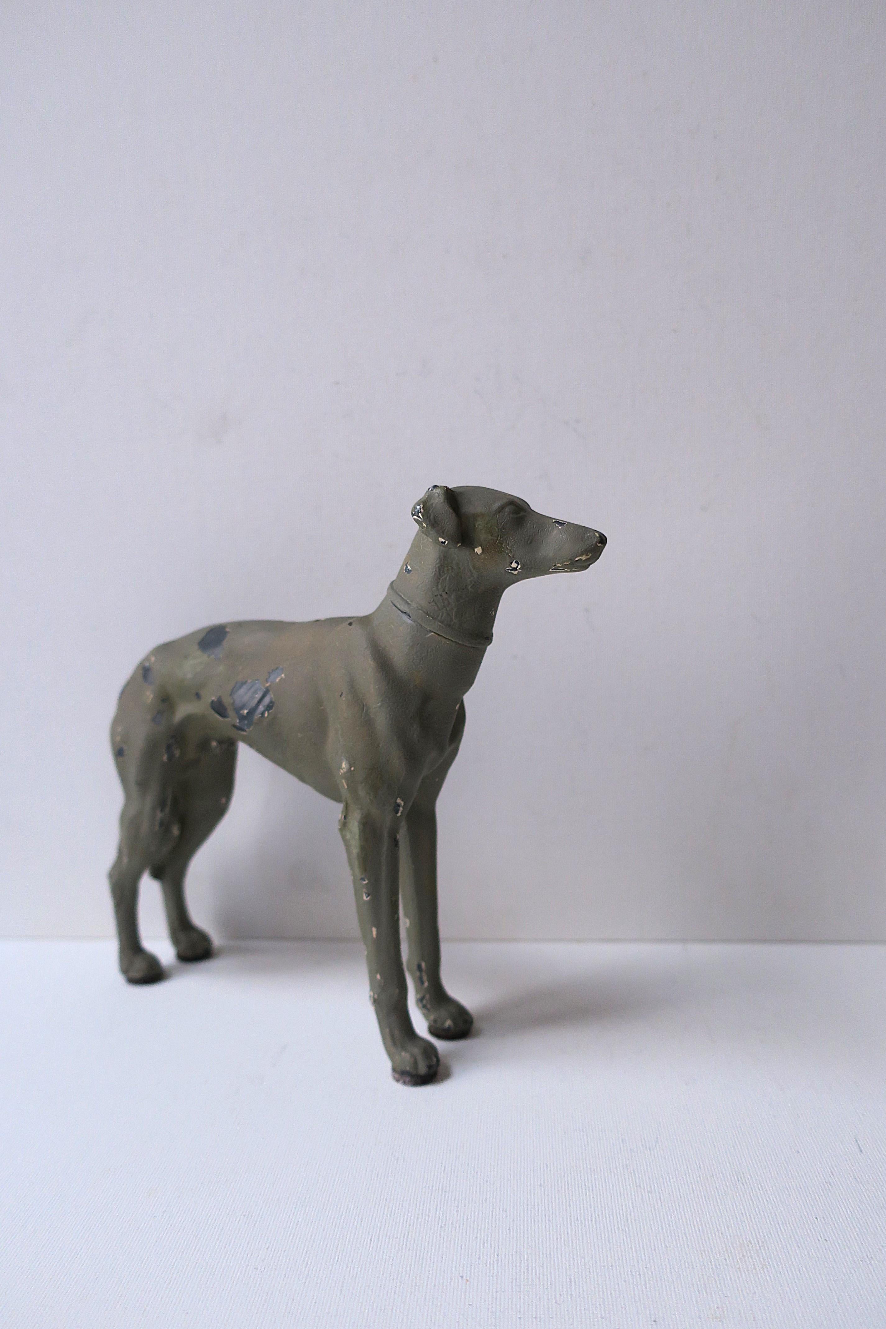 Métal Sculpture décorative de chien style Art déco en vente