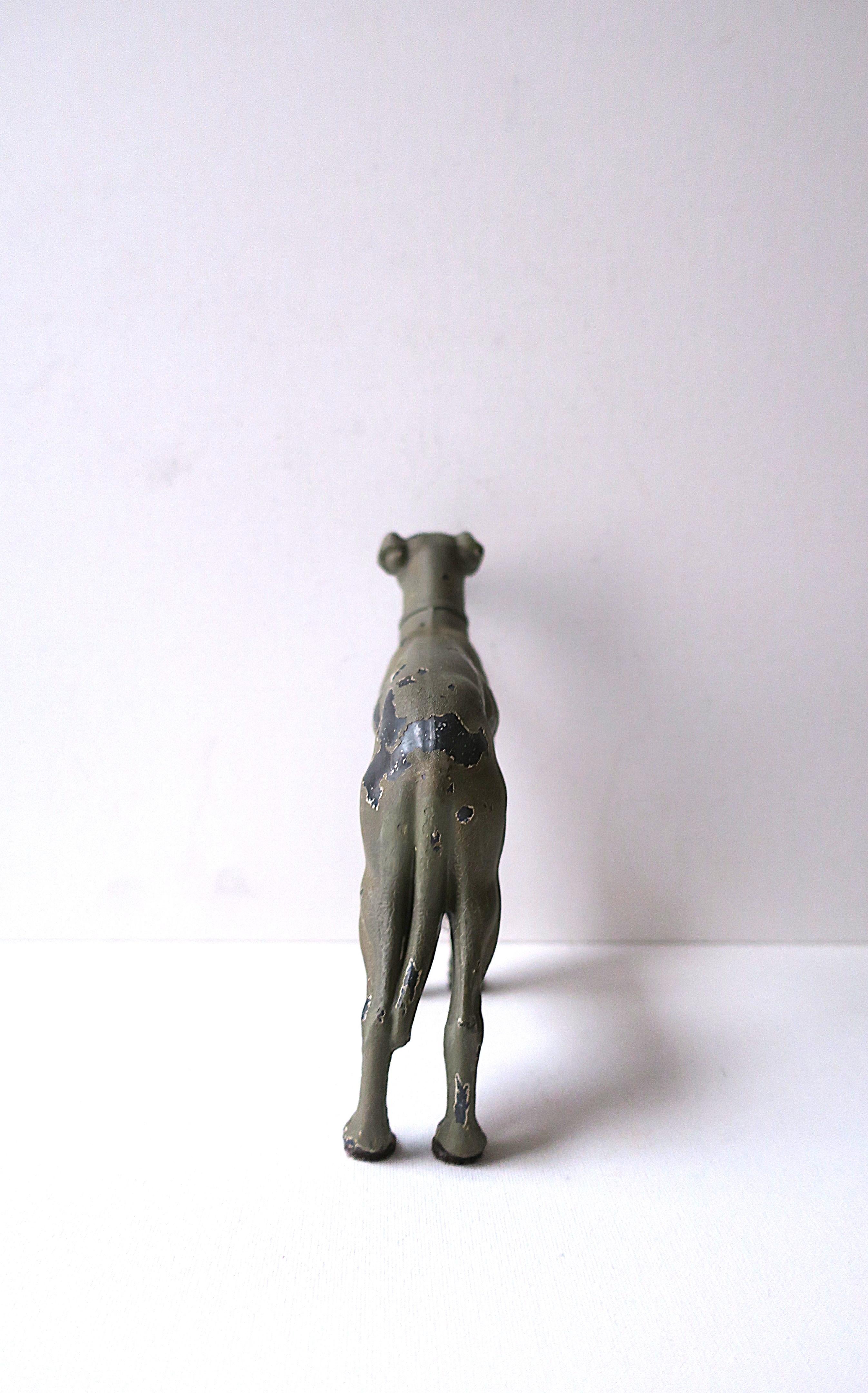 Sculpture décorative de chien style Art déco en vente 2