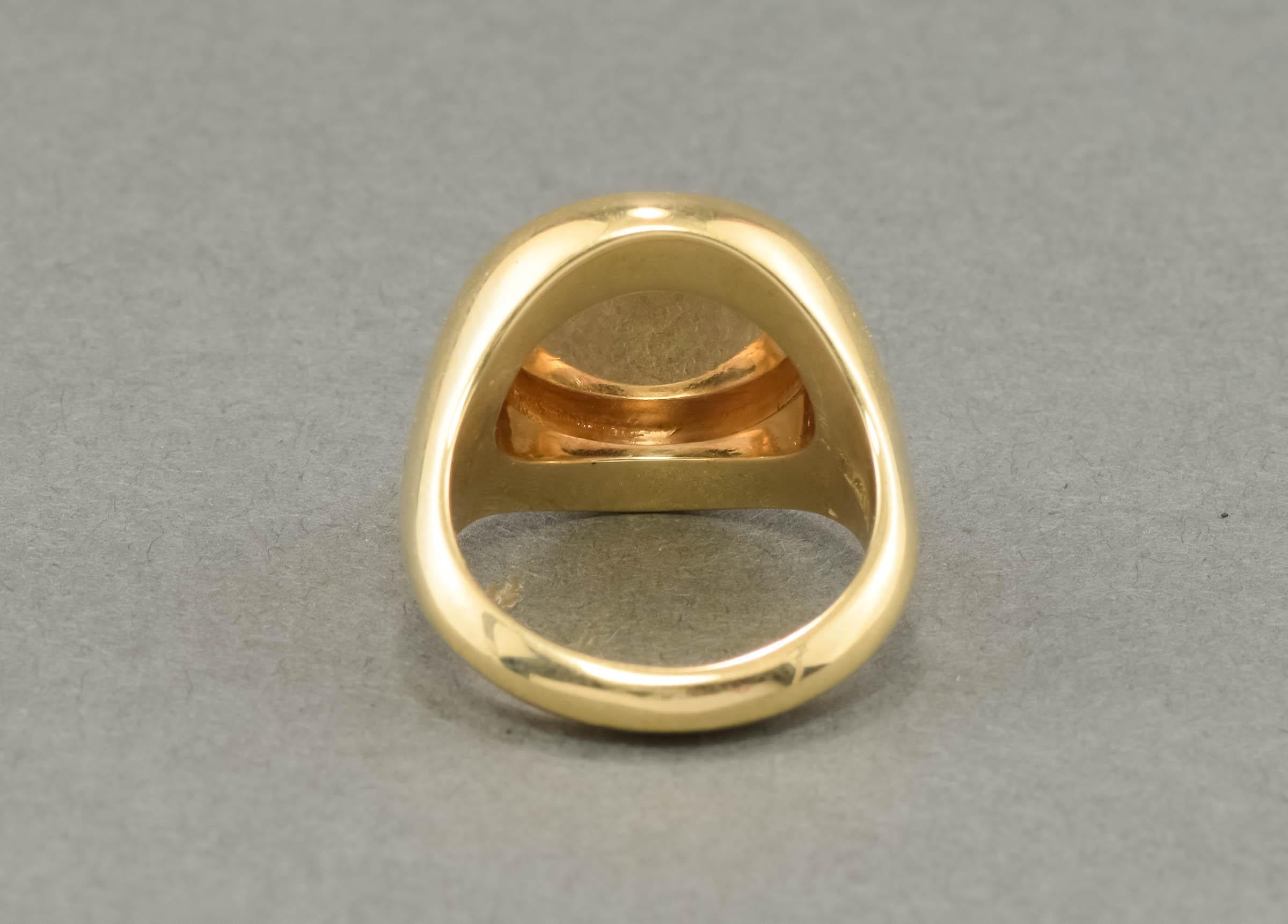 Dog Signet Ring in 14k Gold, Substantial Art Nouveau Design In Excellent Condition For Sale In Danvers, MA
