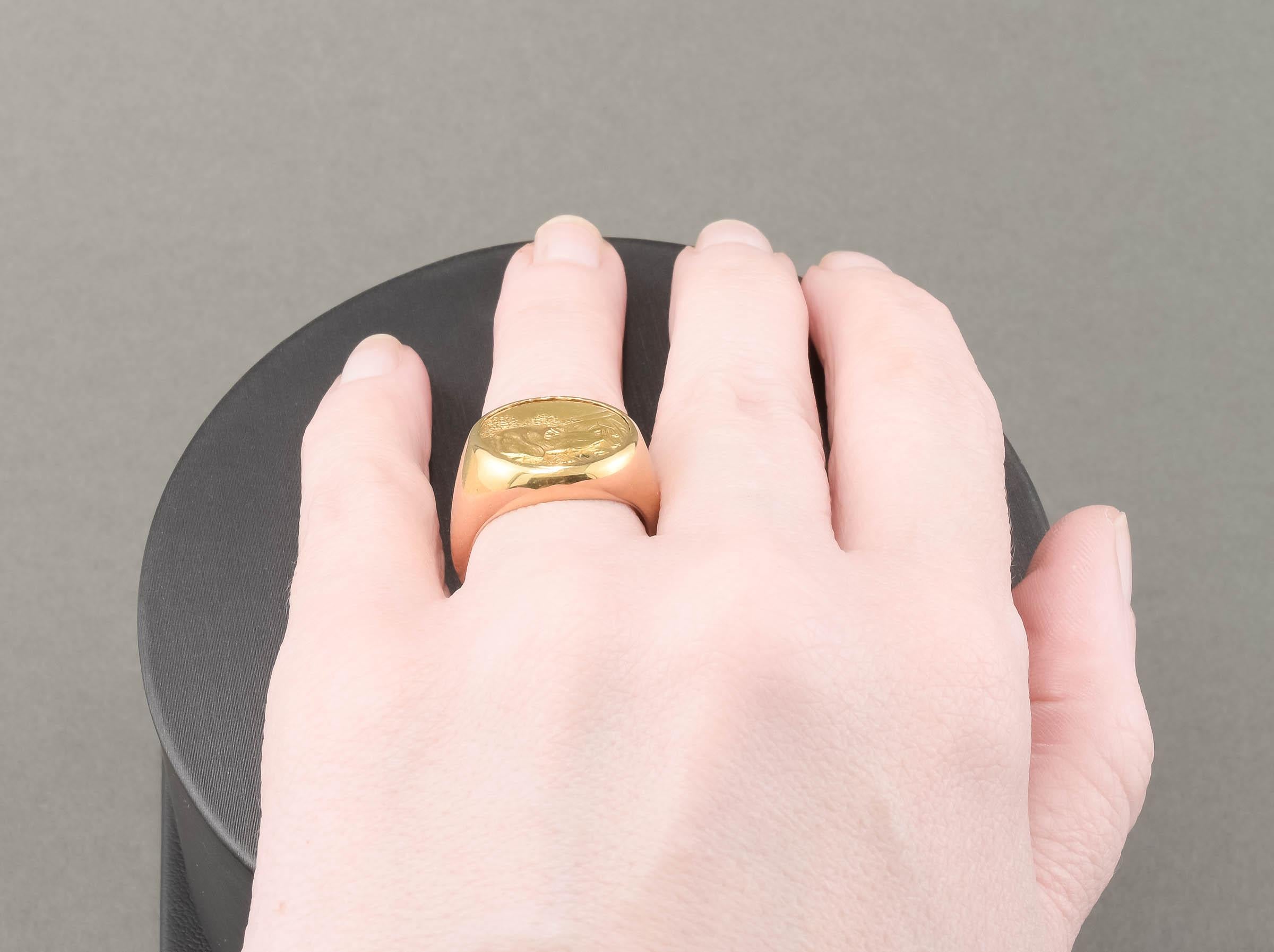 Dog Signet Ring in 14k Gold, Substantial Art Nouveau Design For Sale 1