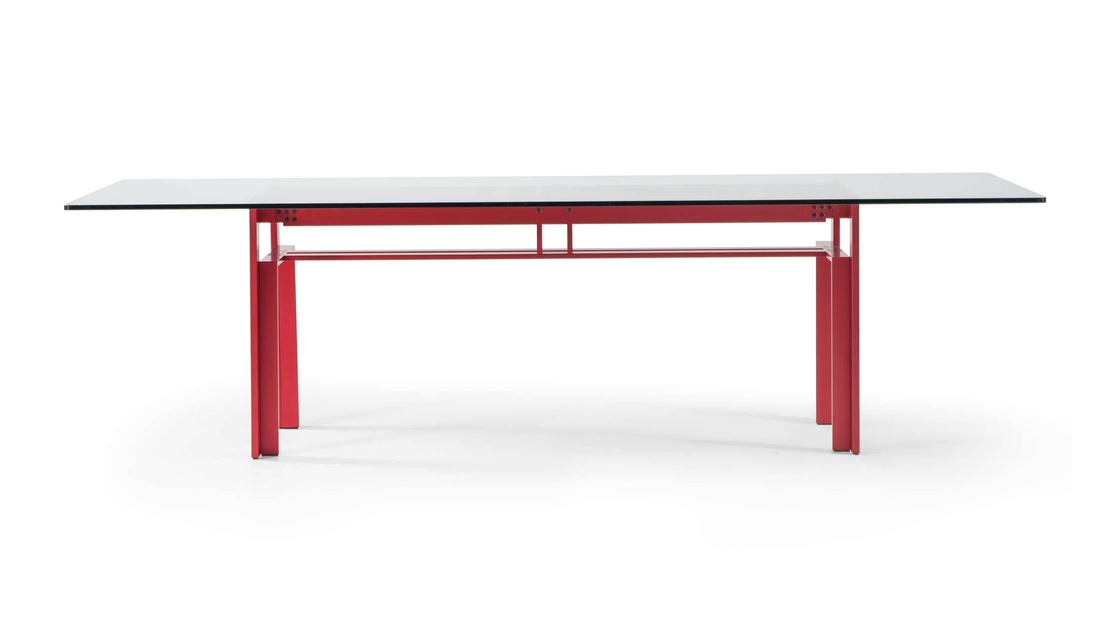 Doge Large Dining Table designed by Carlo Scarpa.
Manufactured by Cassina (Italy)

ULTRARATIONAL EMBLEM
A sculptural structure that has become an emblem of Italian design, a trademark of the new ultrarational movement that in the late 1960s