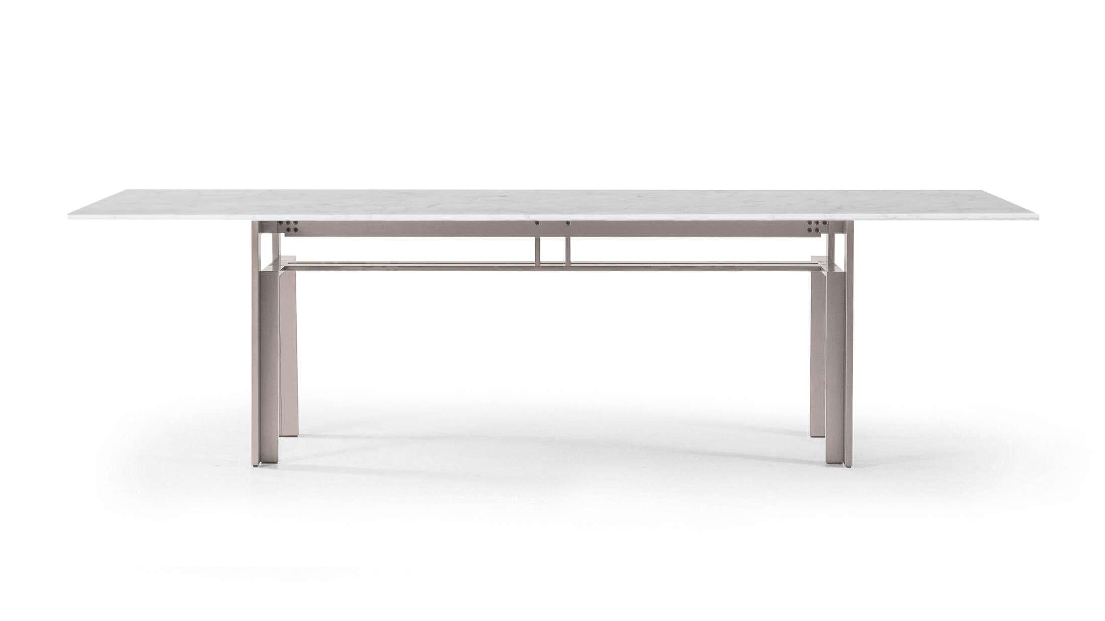 Doge Large Dining Table designed by Carlo Scarpa.
Manufactured by Cassina (Italy)

ULTRARATIONAL EMBLEM
A sculptural structure that has become an emblem of Italian design, a trademark of the new ultrarational movement that in the late 1960s