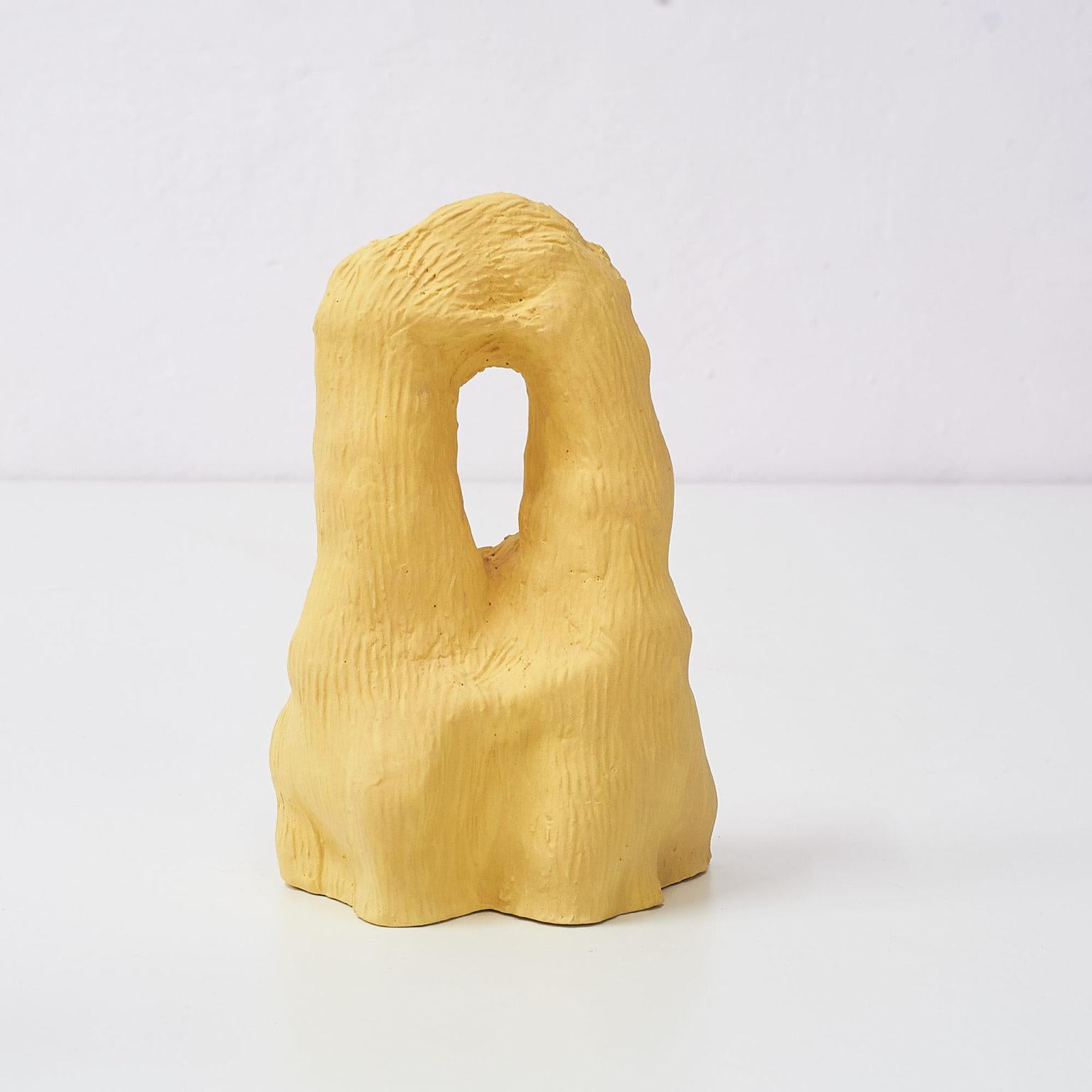 Doggo #2 Skulptur von Siup Studio
Abmessungen: T8 x B12 x H20 cm
MATERIALIEN: Keramik

Siup ist ein kleines Studio mit Sitz in Warschau. Das Konzept wurde von drei Freunden - Martyna Dymek, Marcin Sieczka und Kasia Skoczylas - entwickelt, die
