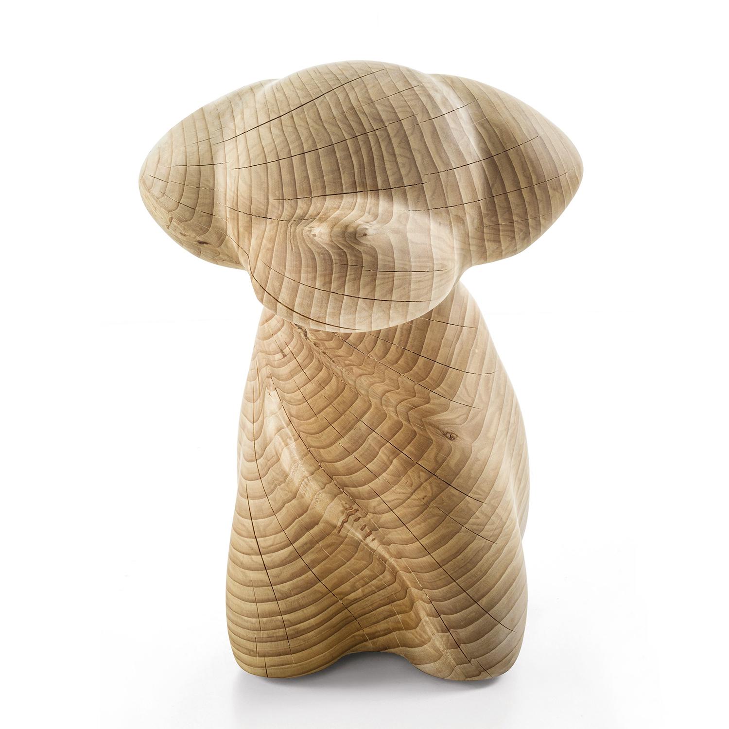 Skulptur Doggy Cedar mit aller Struktur in natürlichem 
massives Zedernholz aus einem Block natürlicher Zedern 
Kofferraum. Behandelt mit Wachs mit natürlichen Pinienextrakten. 
Massive Zedernholz enthalten Bewegung, 
Risse und Veränderungen im
