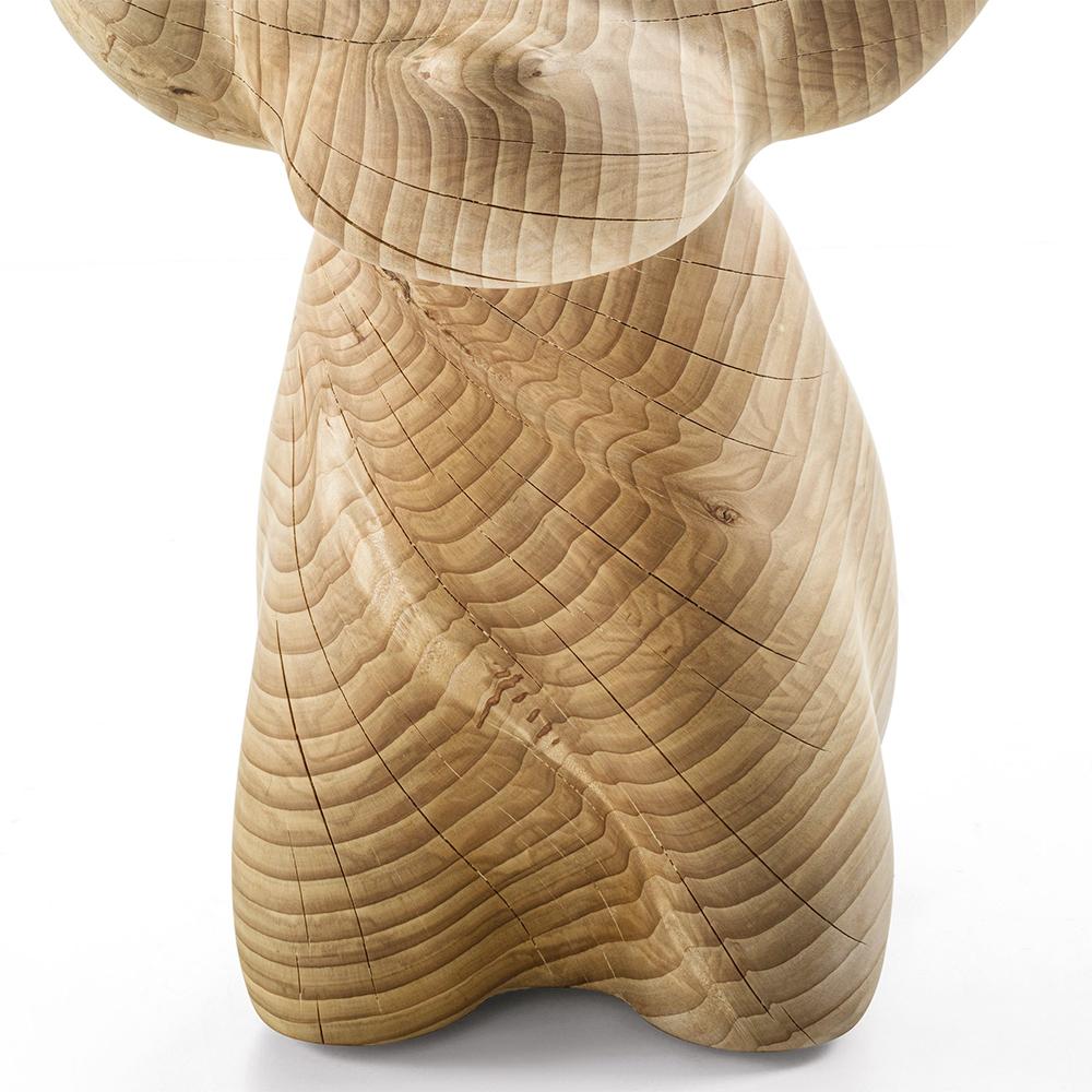 Skulptur aus Doggy Cedar (21. Jahrhundert und zeitgenössisch) im Angebot