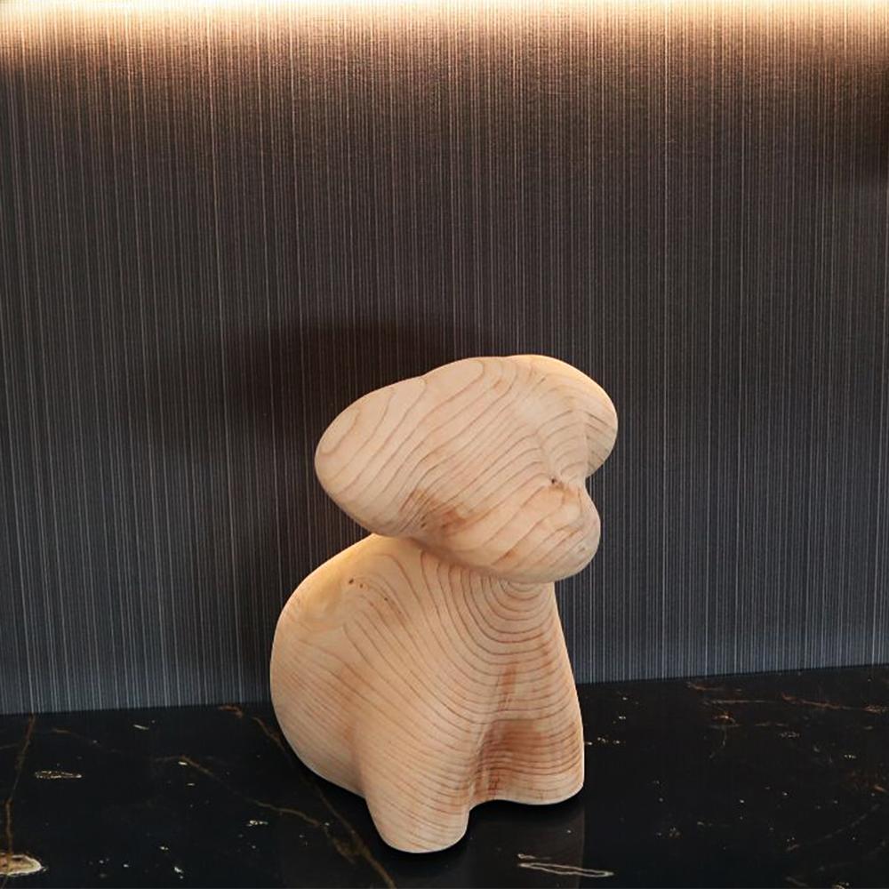 Skulptur aus Doggy Cedar (Zedernholz) im Angebot