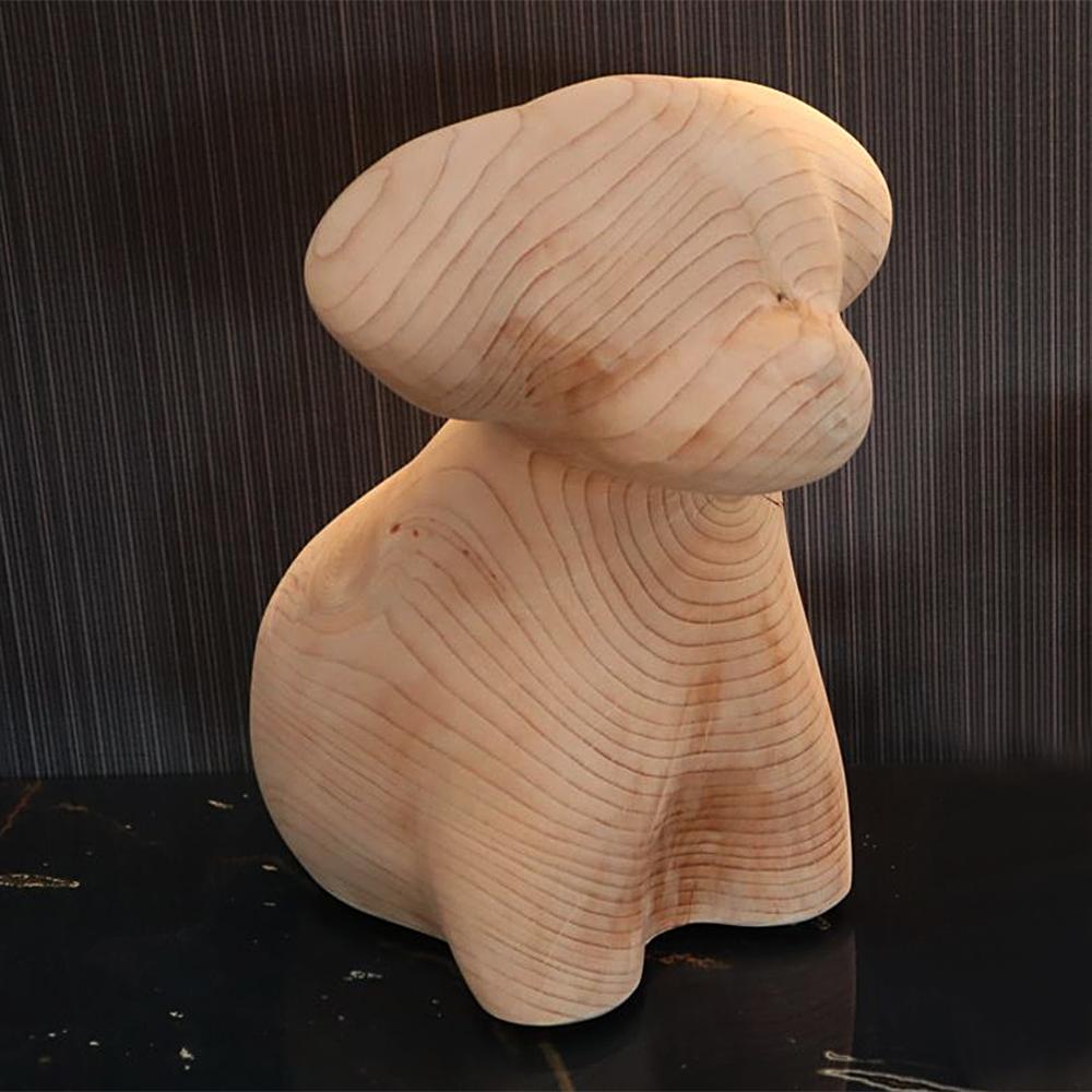 Skulptur aus Doggy Cedar im Angebot 1