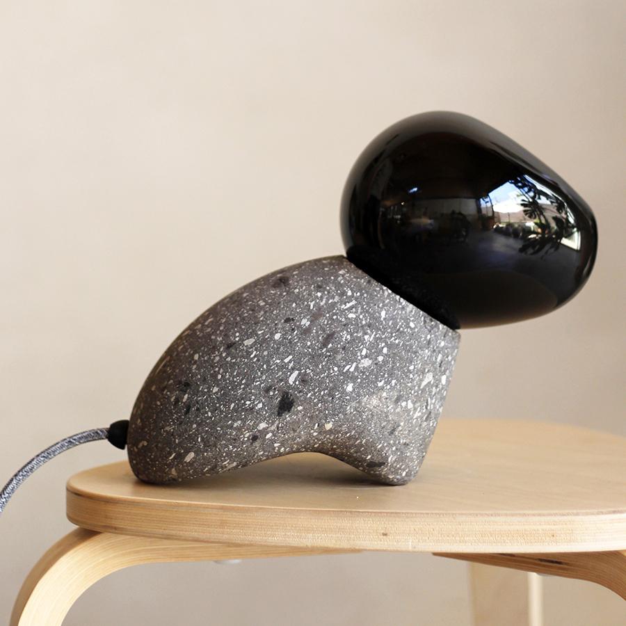 Lampada da tavolo Dogo in nero Cantera In condizioni Nuovo in vendita a San Pedro Garza García, N.L.