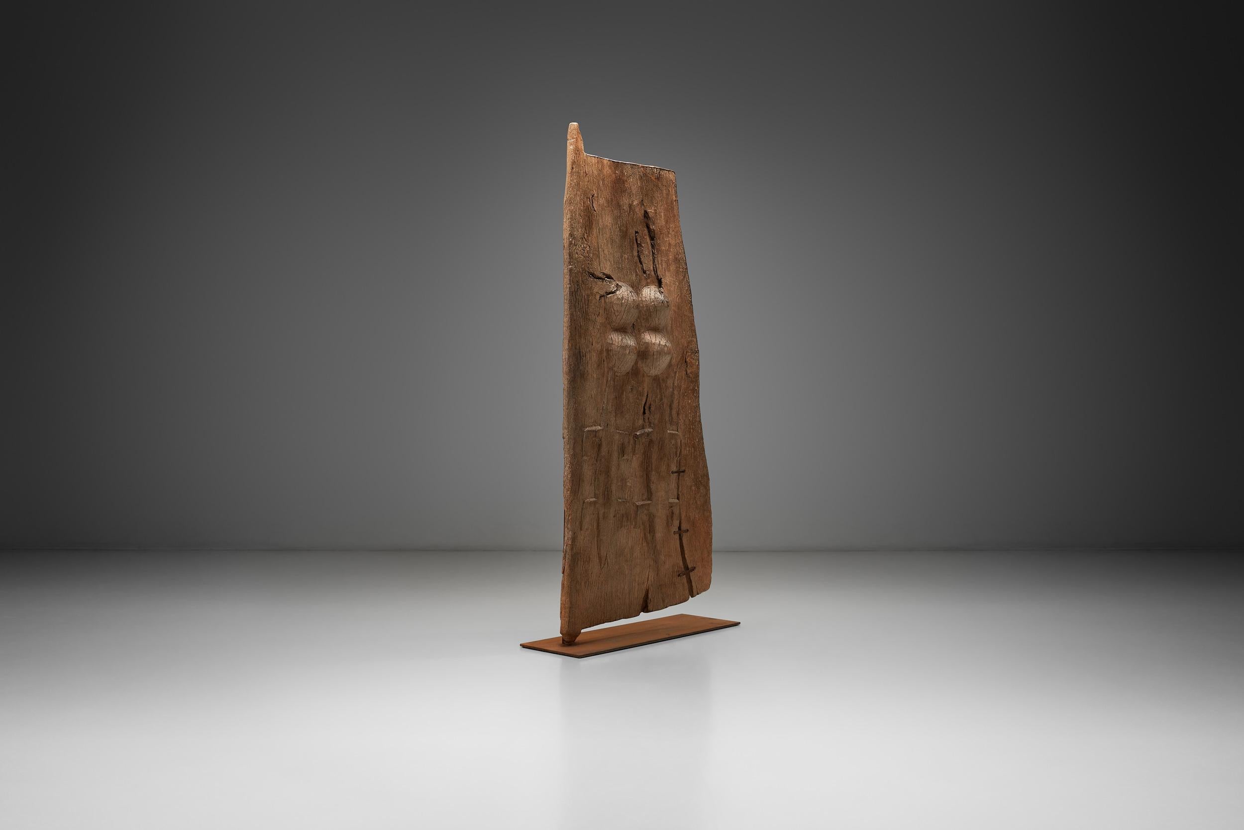 Malien Porte Dogon avec détails sculptés, Mali Début du 20e siècle en vente
