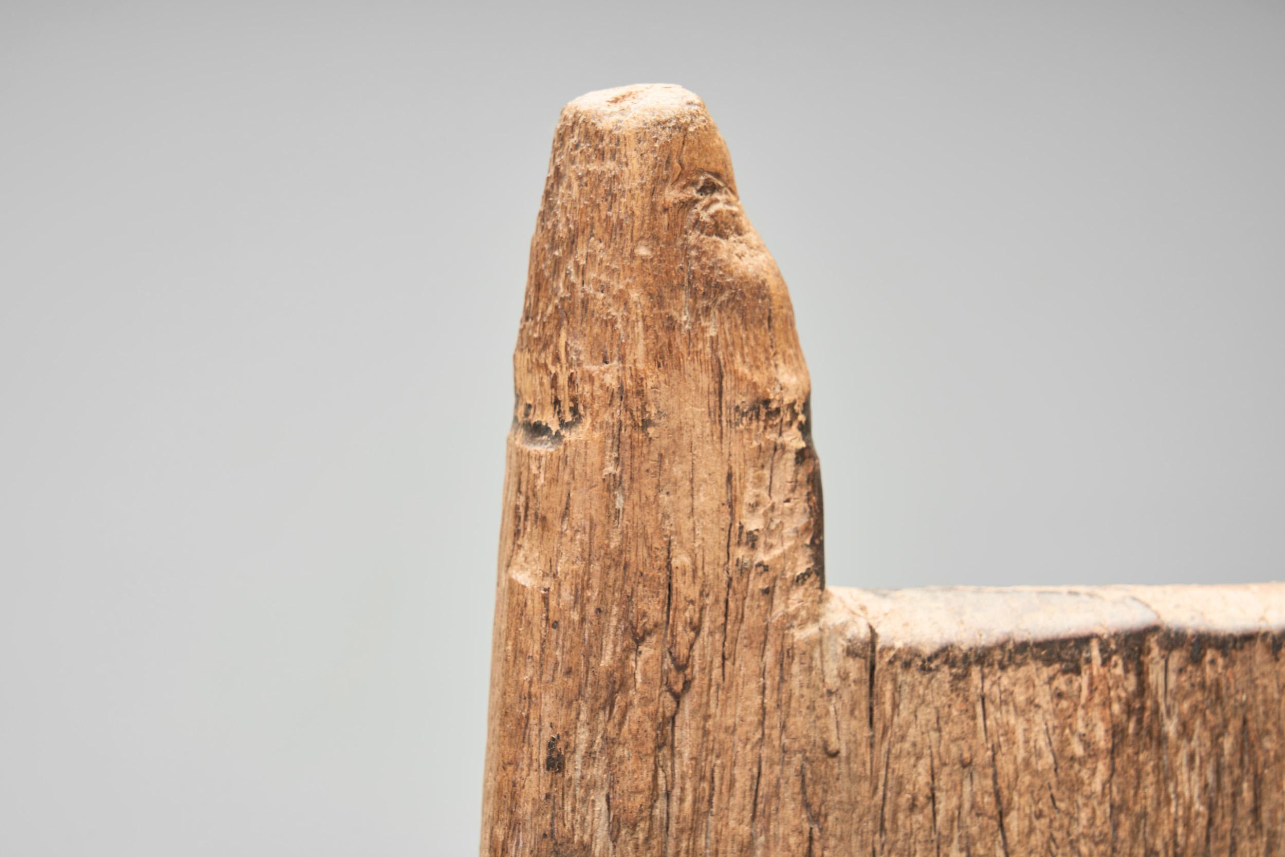 Bois Porte Dogon avec détails sculptés, Mali Début du 20e siècle en vente