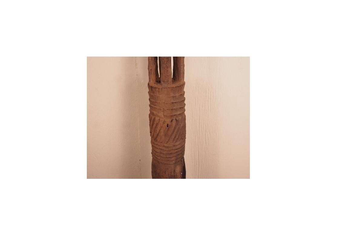 Sculpté à la main Pilon de rythme en bois dur sculpté de la Tribu Dogon au Mali, Afrique en vente