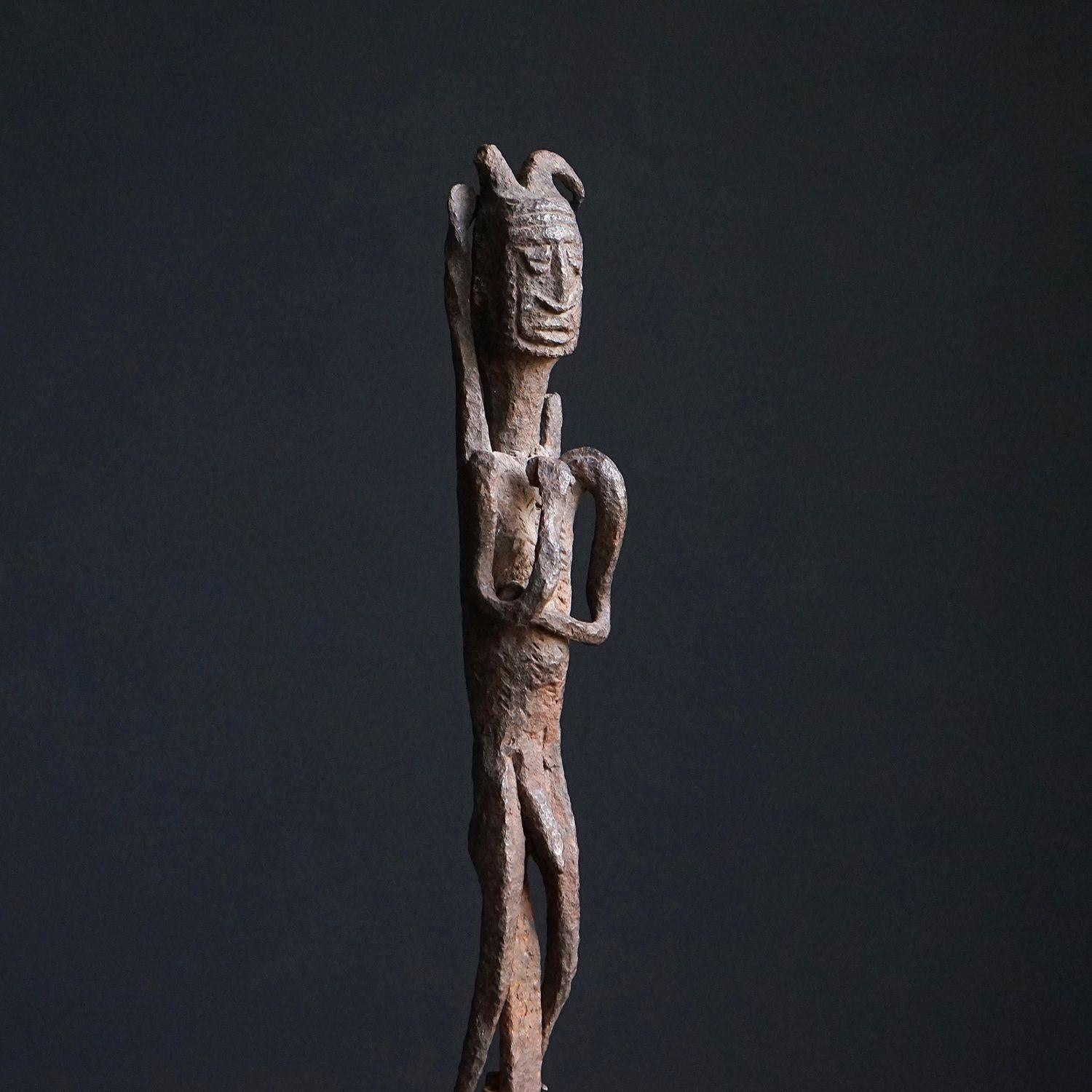 XIXe siècle Bâton figuratif Dogon en fer, Art Tribal Africain ancien, Mali, 19ème siècle