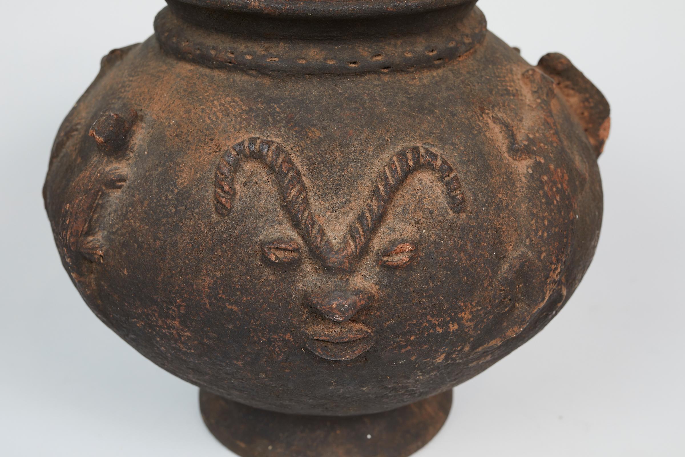Dogon Terra Cotta Vase In Good Condition For Sale In Montreal, QC