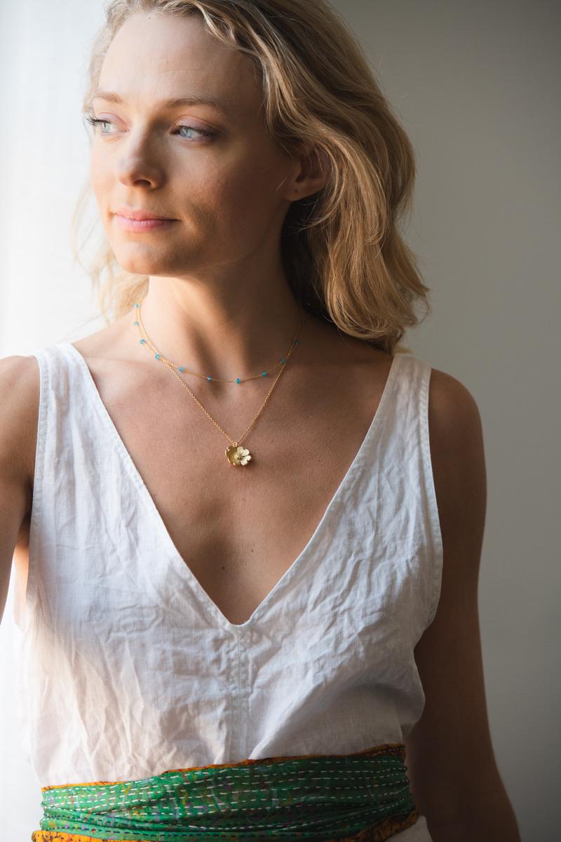Collier de fleurs de cornouiller en vente 1