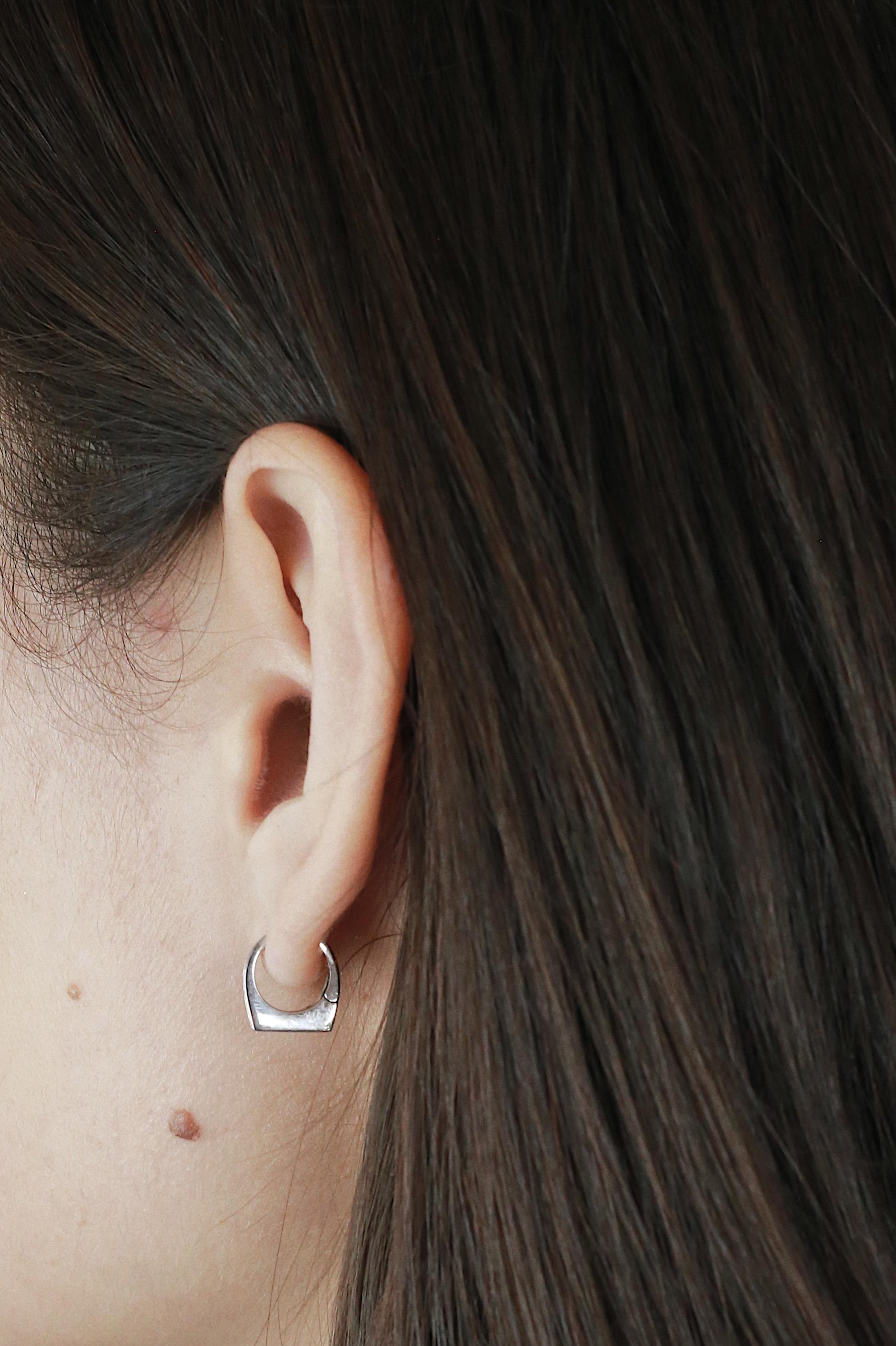 Sold by the unit

These sculptural mini hoops are no less chic than the bigger version Dois Irmãos Earclips and they work extraordinarily well for the day-to-day.

The ‘Dois Irmãos’ family was named after the Dois Irmãos Hill, which has one of the