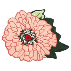 Tappeto “Doktor Zinna Flower Pink Poly-Blend” di Ken Scott