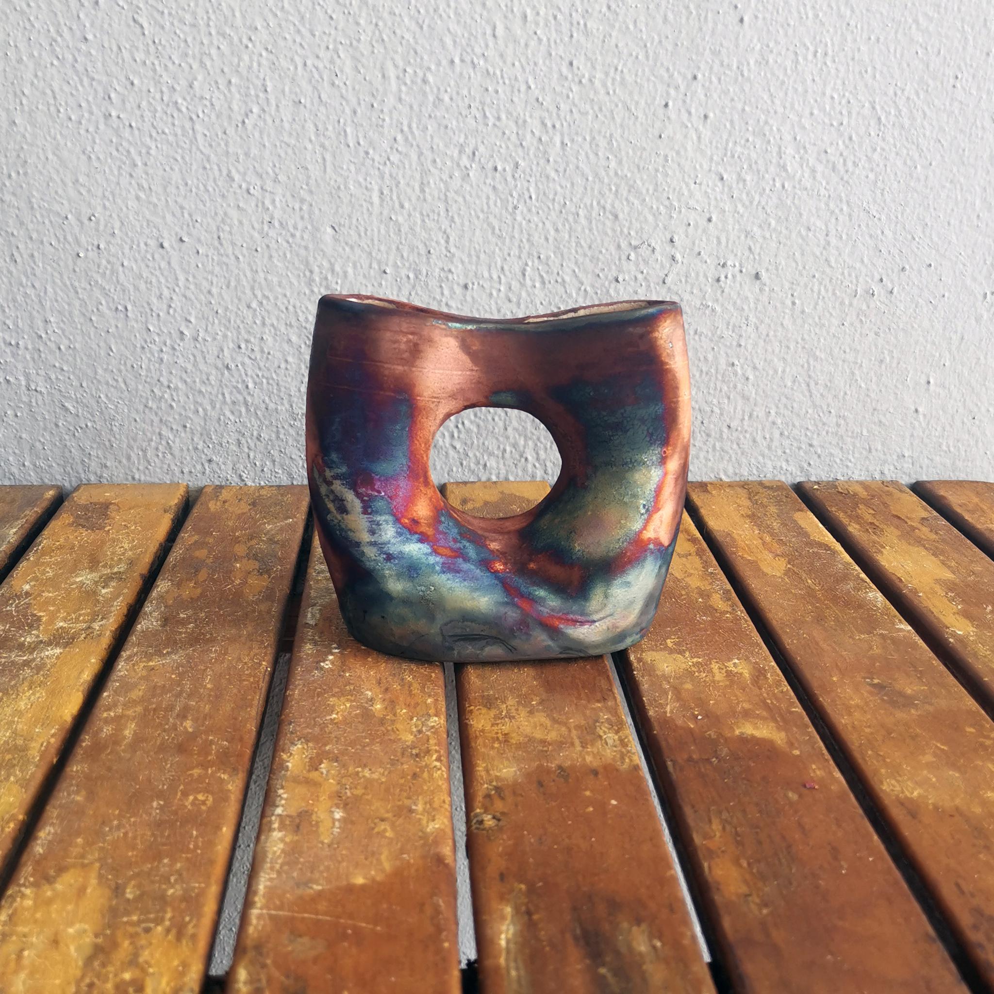 Dokutsu Raku-Vase aus geflammter Keramik - Full Copper Matt - Handgefertigtes Keramik-Hausschmuck (Malaysisch) im Angebot